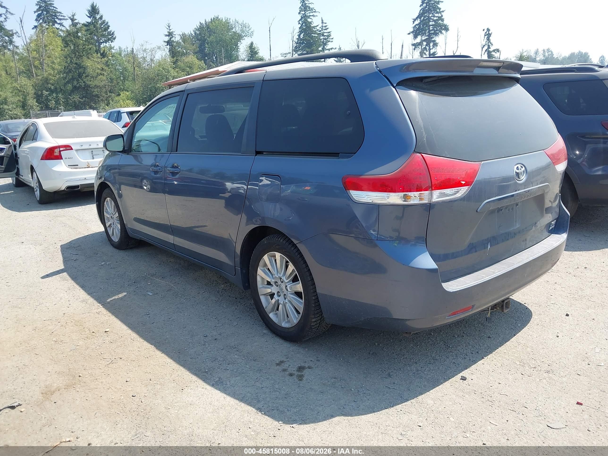 2013 Toyota Sienna Xle 7 Passenger Blue vin: 5TDDK3DC5DS057721
