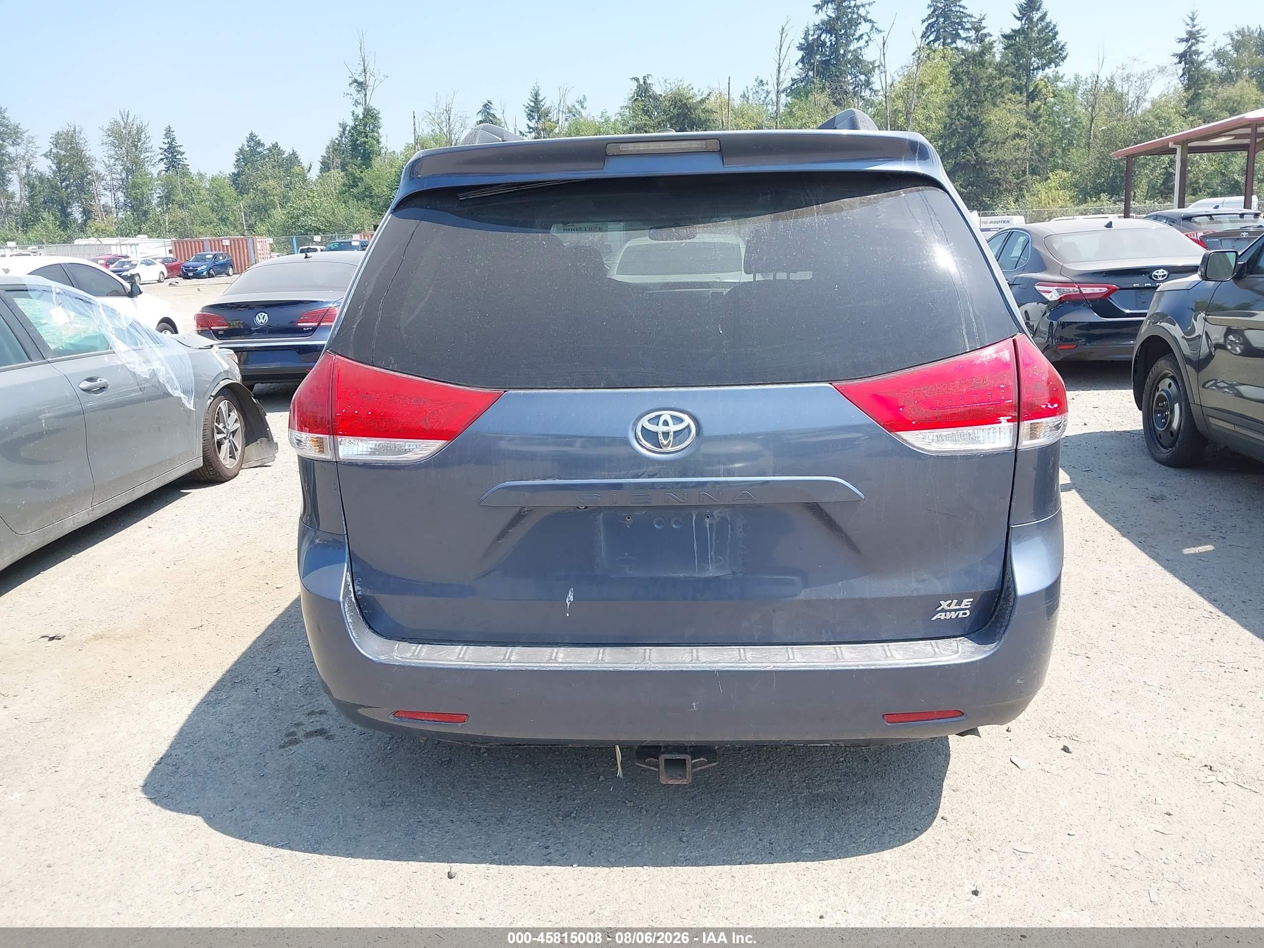 2013 Toyota Sienna Xle 7 Passenger Blue vin: 5TDDK3DC5DS057721