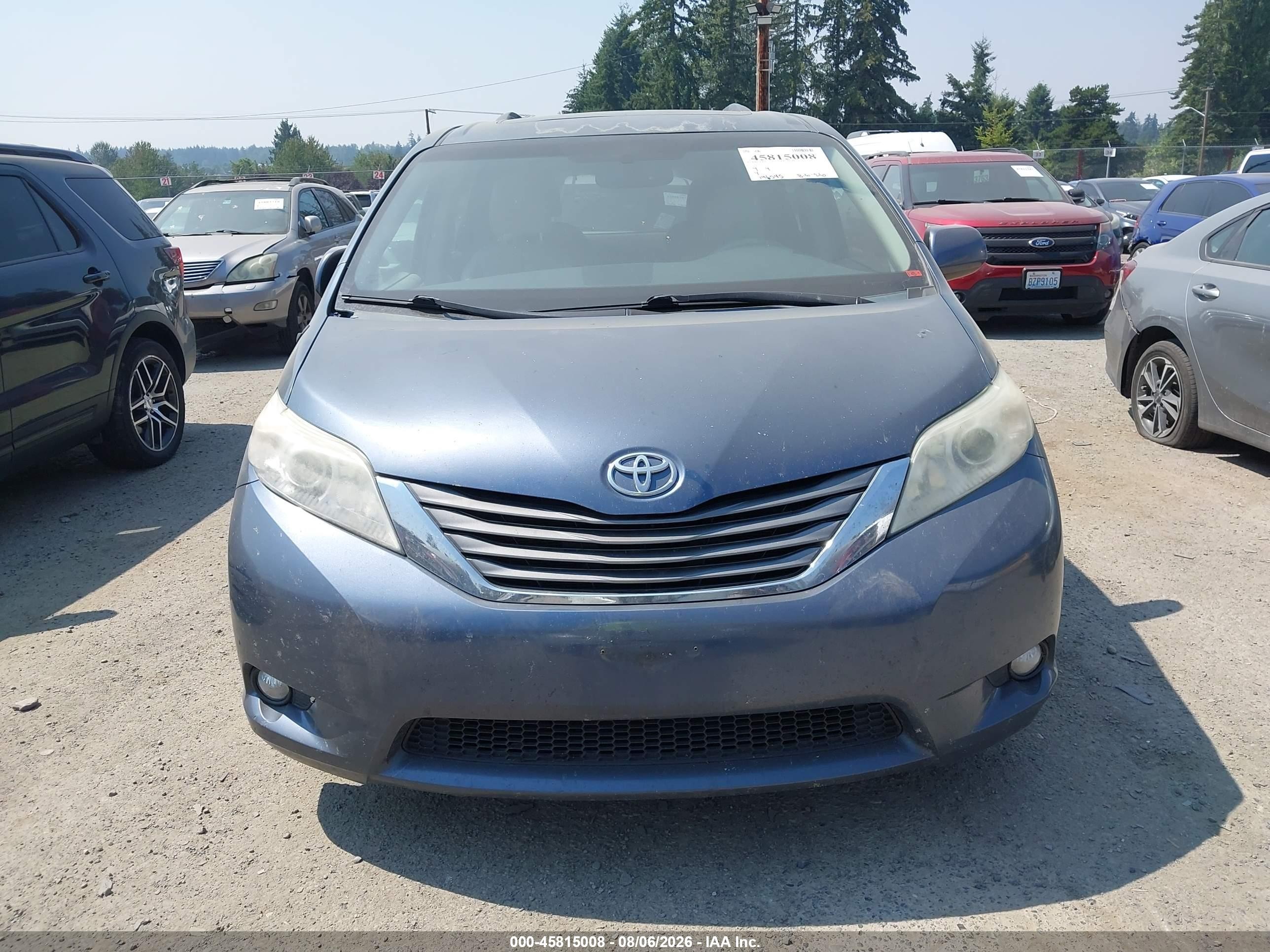 2013 Toyota Sienna Xle 7 Passenger Blue vin: 5TDDK3DC5DS057721