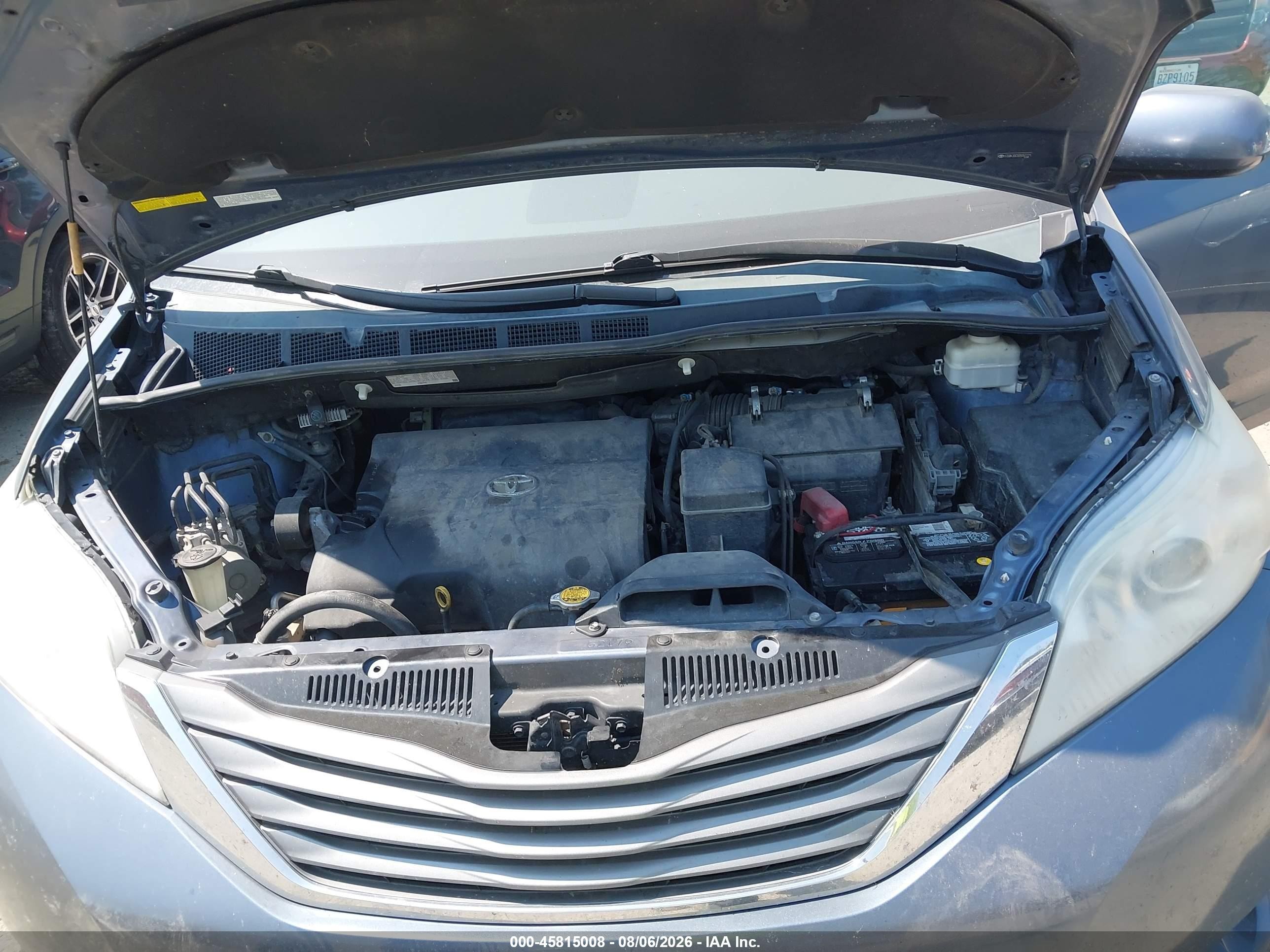 2013 Toyota Sienna Xle 7 Passenger Blue vin: 5TDDK3DC5DS057721