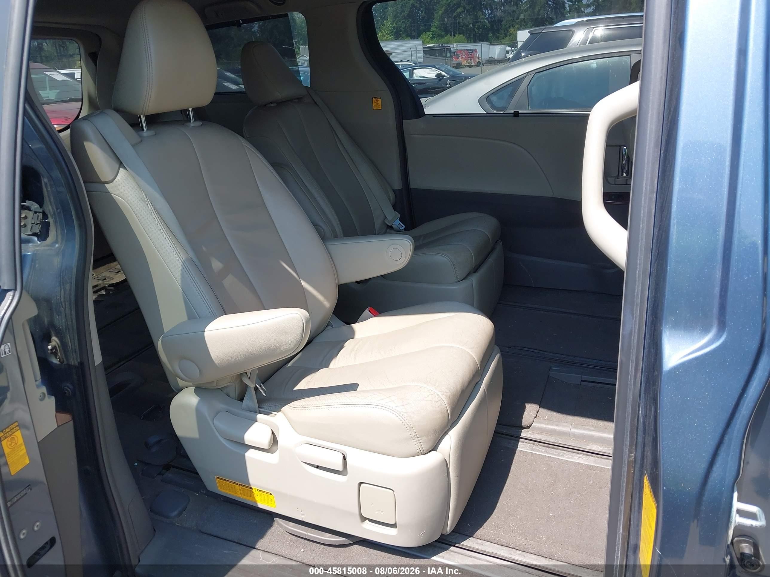 2013 Toyota Sienna Xle 7 Passenger Blue vin: 5TDDK3DC5DS057721
