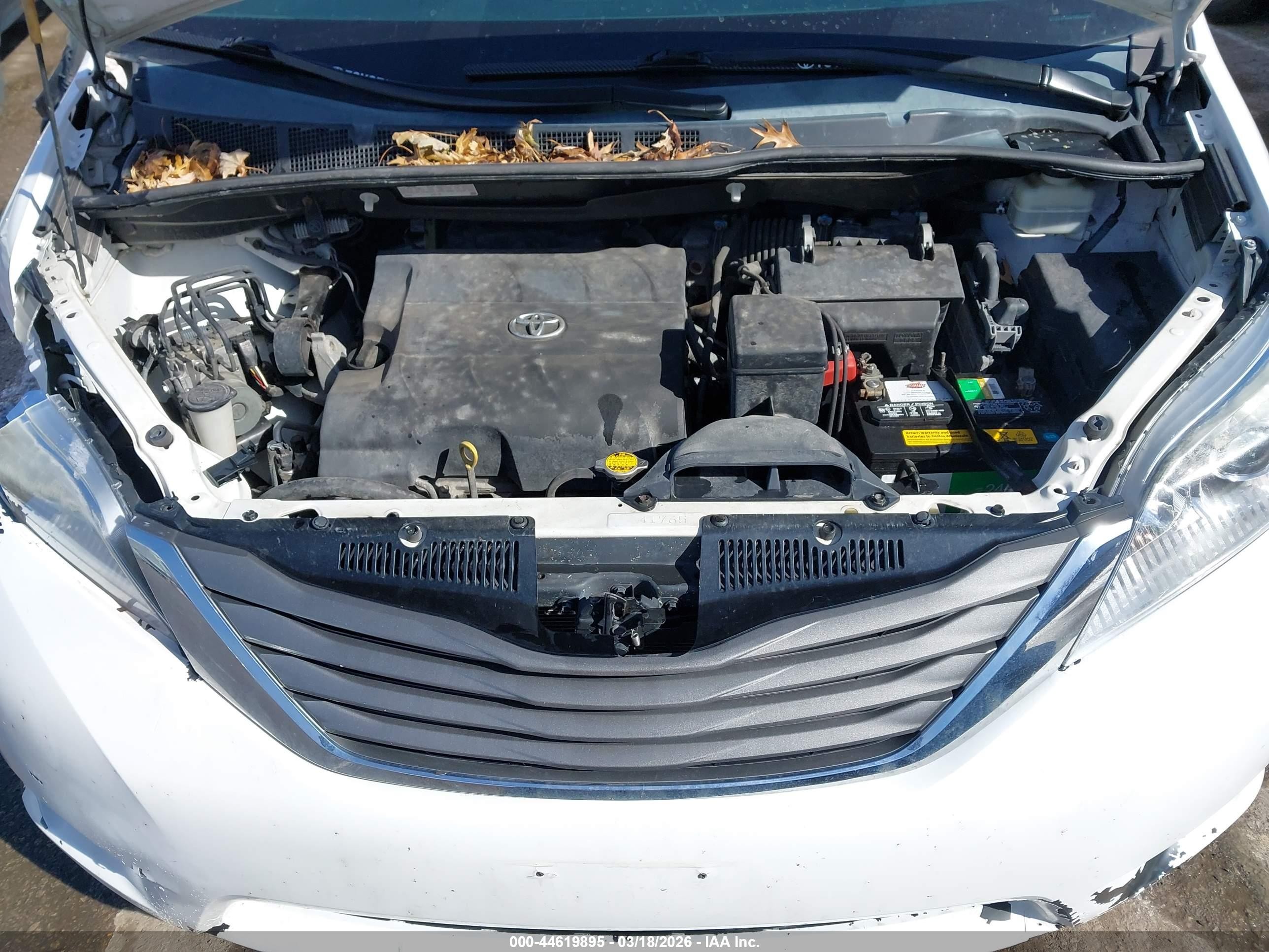 2013 Toyota Sienna Xle 7 Passenger White vin: 5TDDK3DC5DS059176