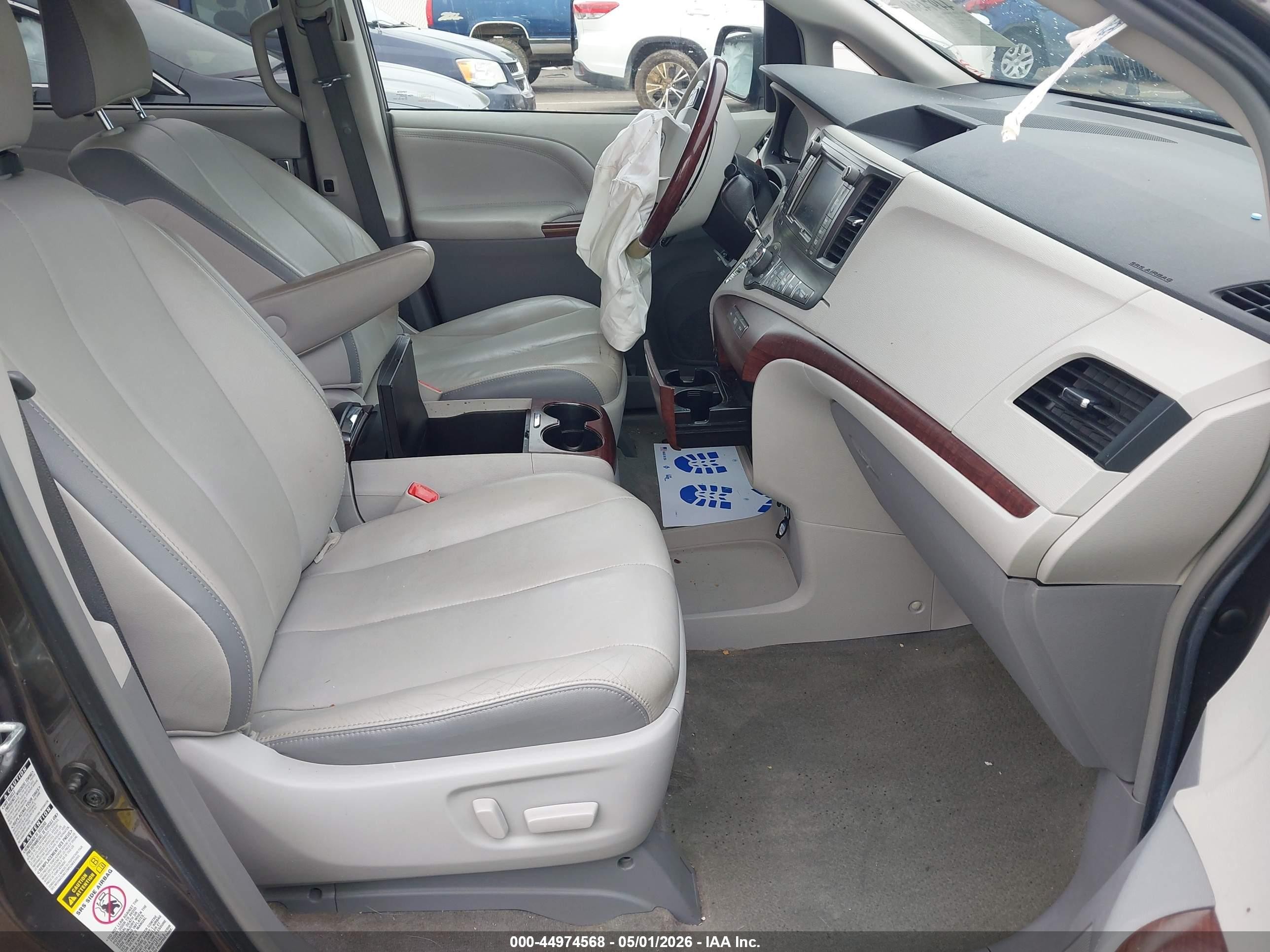 2013 Toyota Sienna Limited 7 Passenger Champagne vin: 5TDDK3DC5DS060540