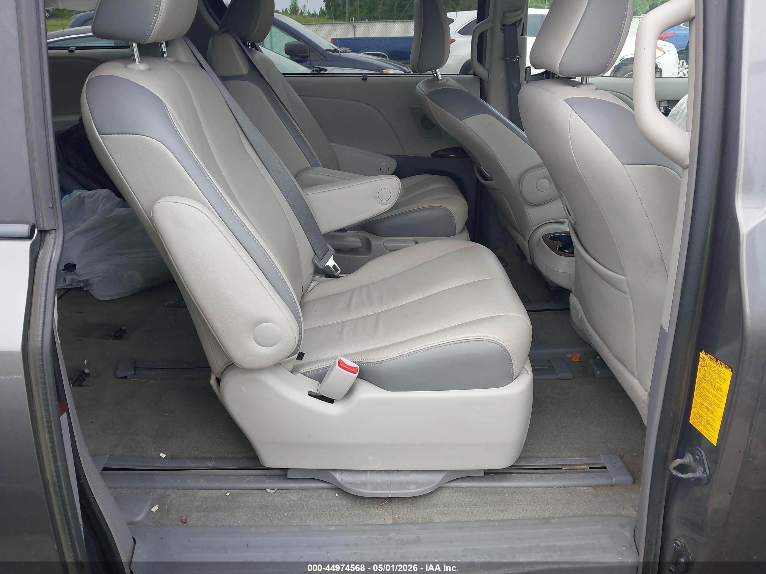 2013 Toyota Sienna Limited 7 Passenger Champagne vin: 5TDDK3DC5DS060540
