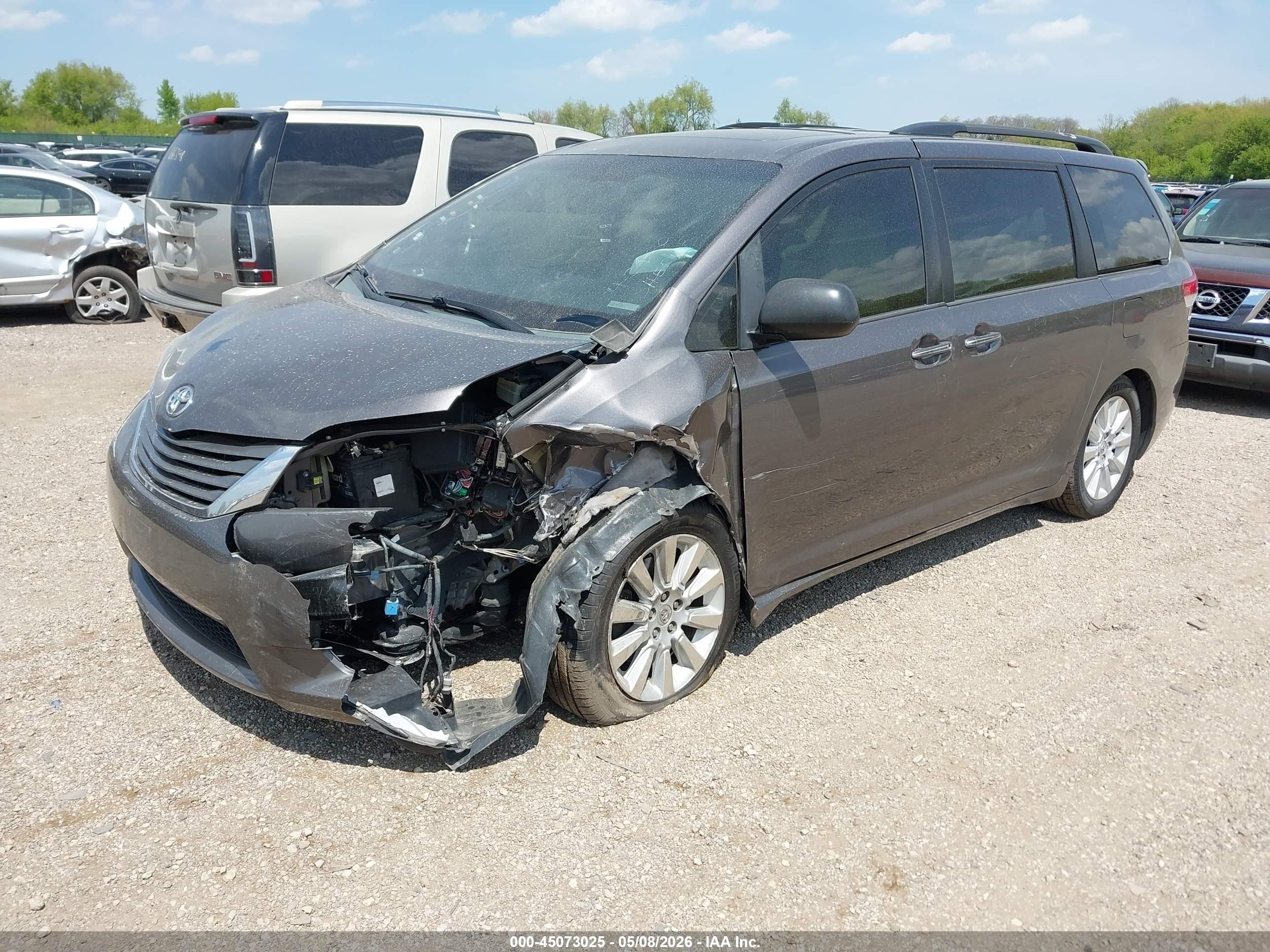 2013 Toyota Sienna Xle 7 Passenger Gray vin: 5TDDK3DC5DS063180