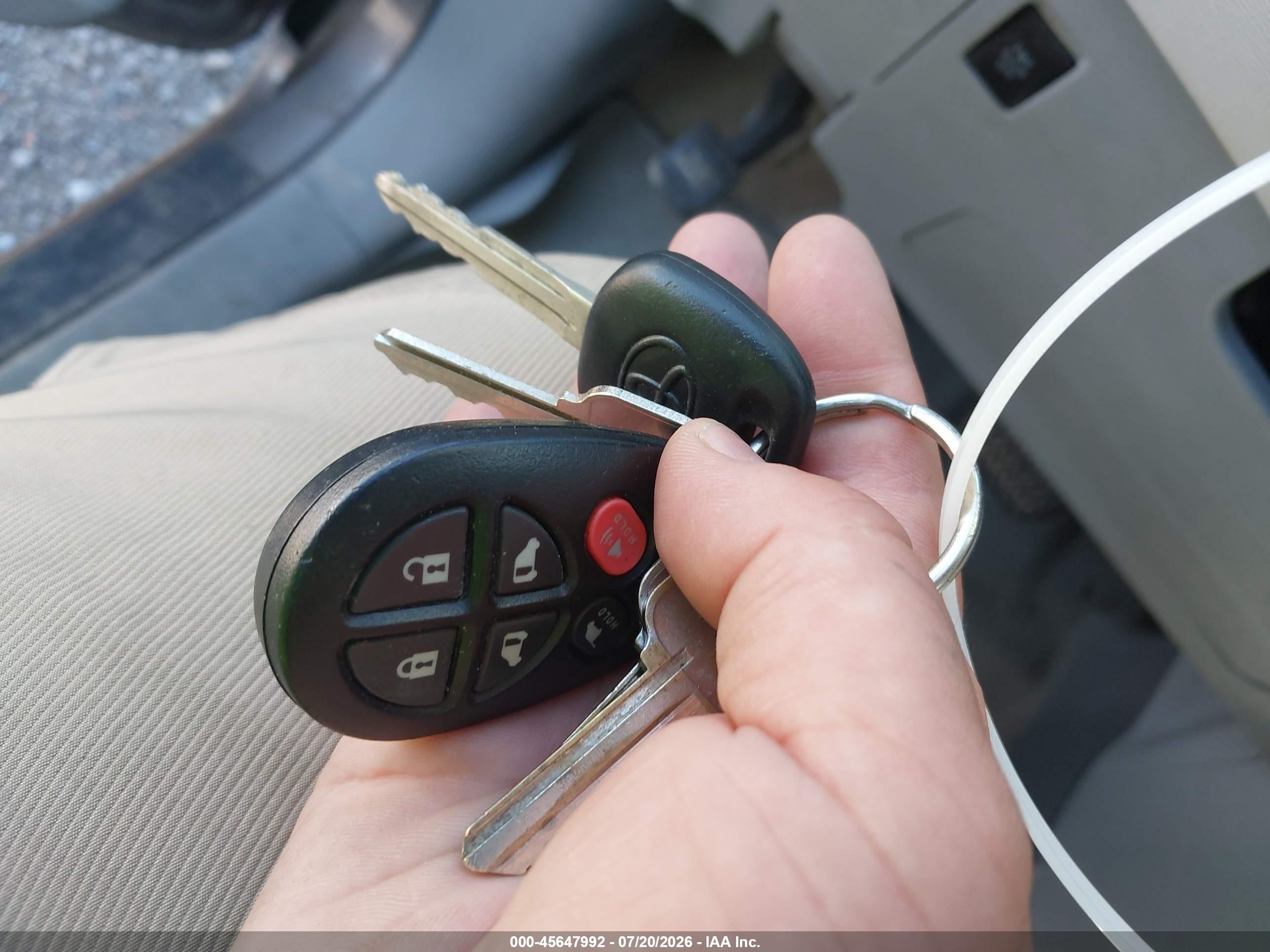 2013 Toyota Sienna Xle 7 Passenger Серый vin: 5TDDK3DC5DS065916