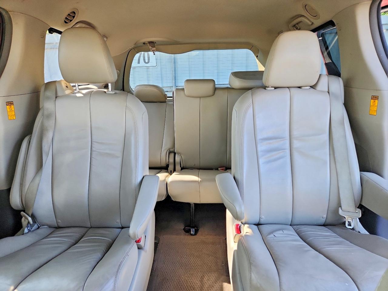 2014 Toyota Sienna Xle 7-passenger Red vin: 5TDDK3DC5ES078618