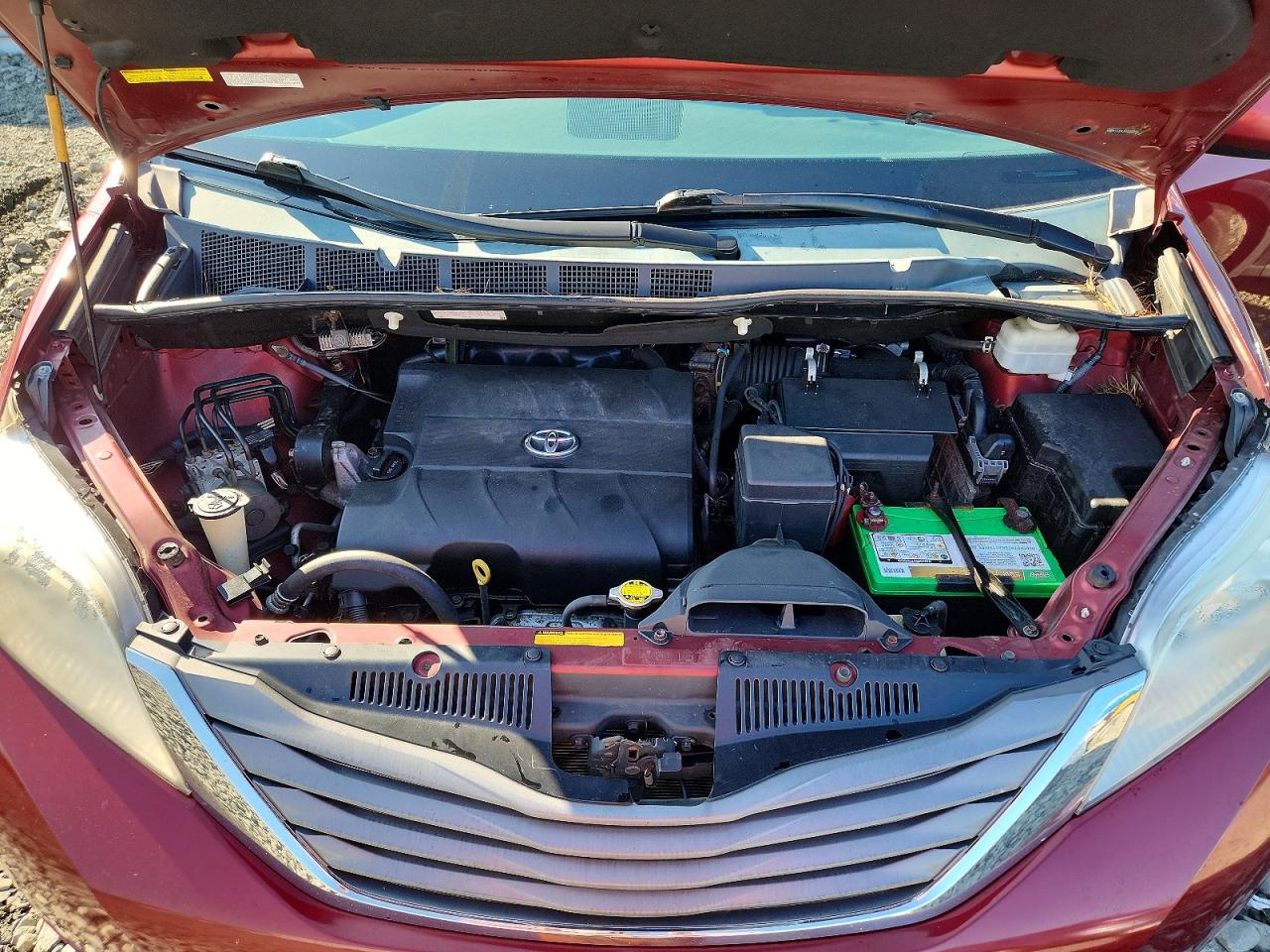 2014 Toyota Sienna Xle 7-passenger Red vin: 5TDDK3DC5ES078618