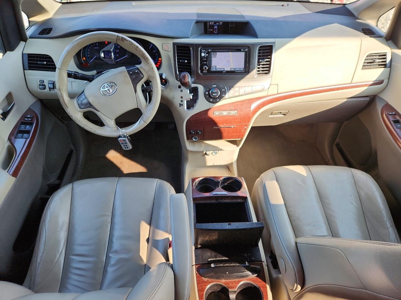 2014 Toyota Sienna Xle 7-passenger Red vin: 5TDDK3DC5ES078618