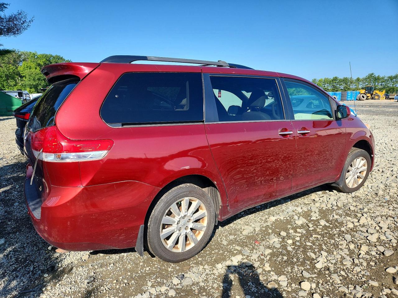 2014 Toyota Sienna Xle 7-passenger Red vin: 5TDDK3DC5ES078618