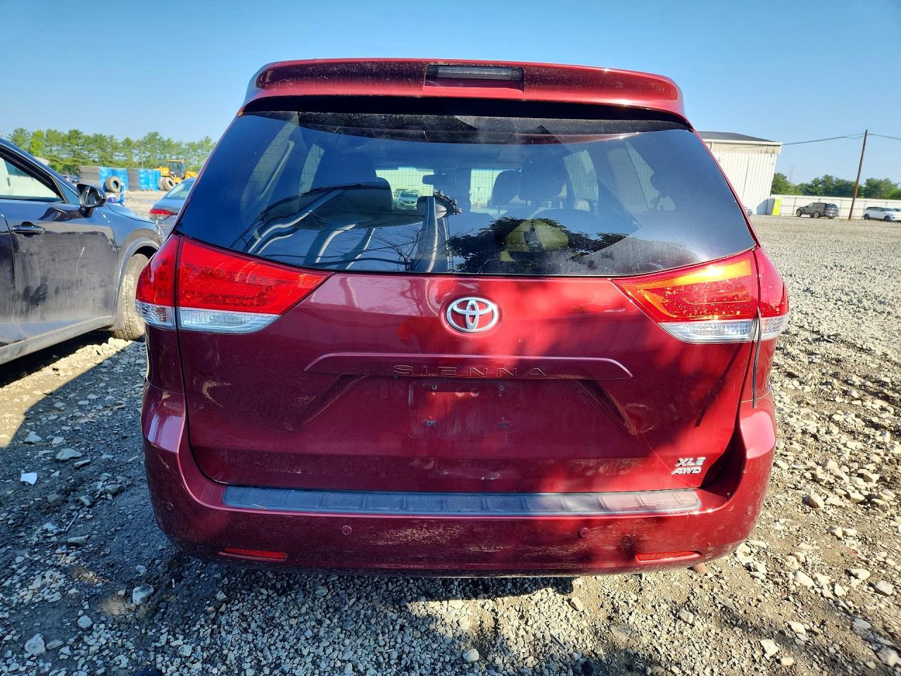 2014 Toyota Sienna Xle 7-passenger Red vin: 5TDDK3DC5ES078618