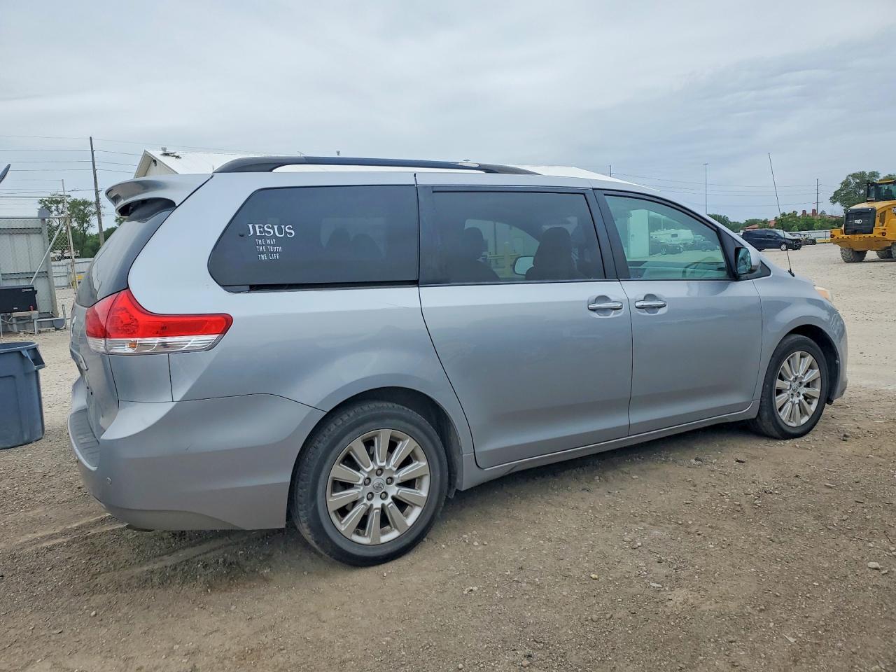 2014 Toyota Sienna Xle 7-passenger Gray vin: 5TDDK3DC5ES078912