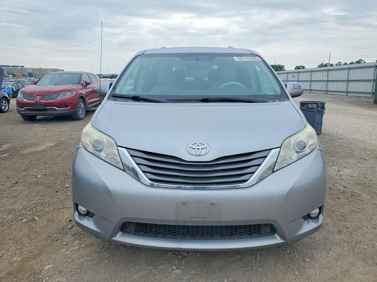 2014 Toyota Sienna Xle 7-passenger Gray vin: 5TDDK3DC5ES078912