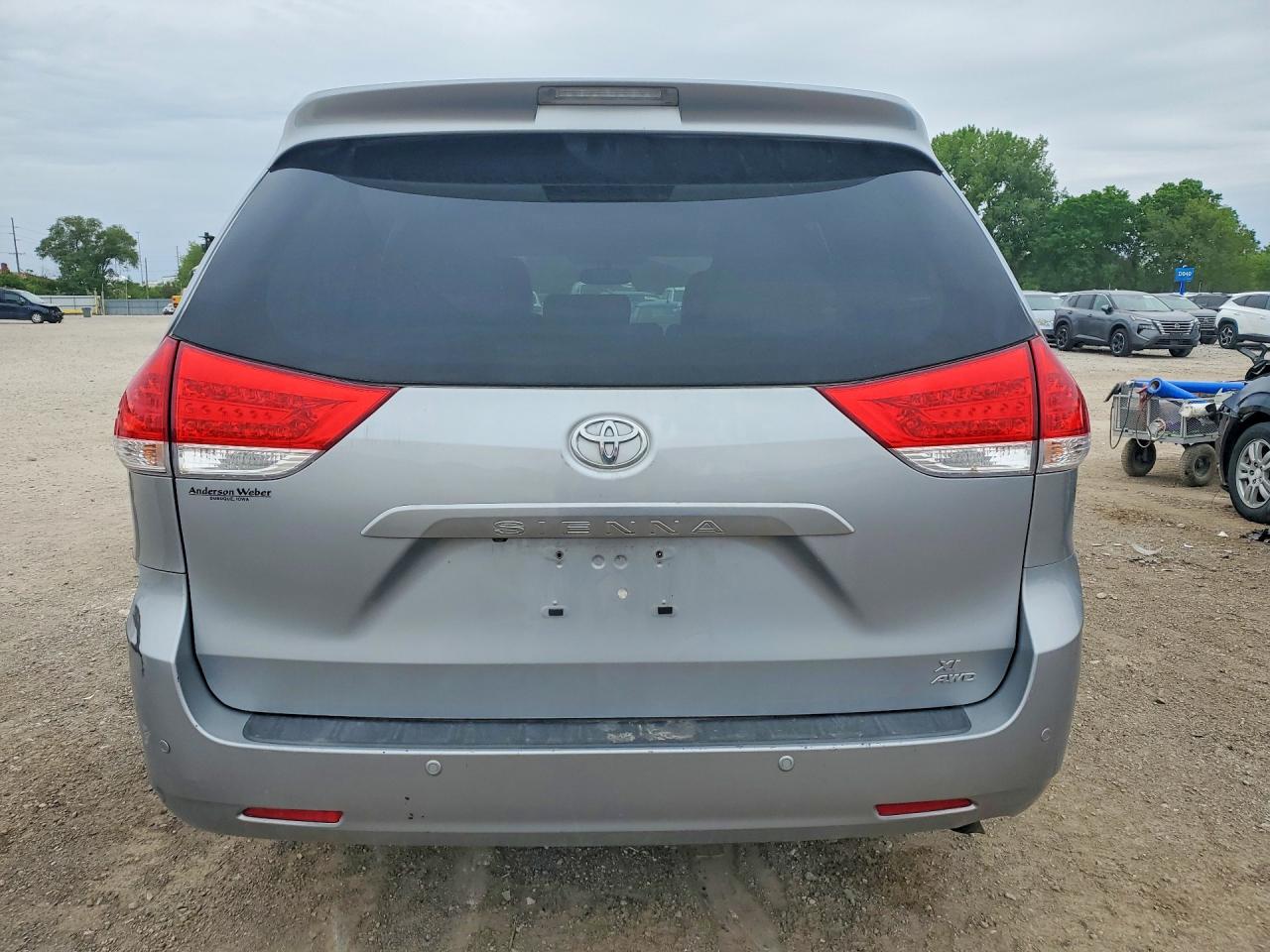 2014 Toyota Sienna Xle 7-passenger Gray vin: 5TDDK3DC5ES078912