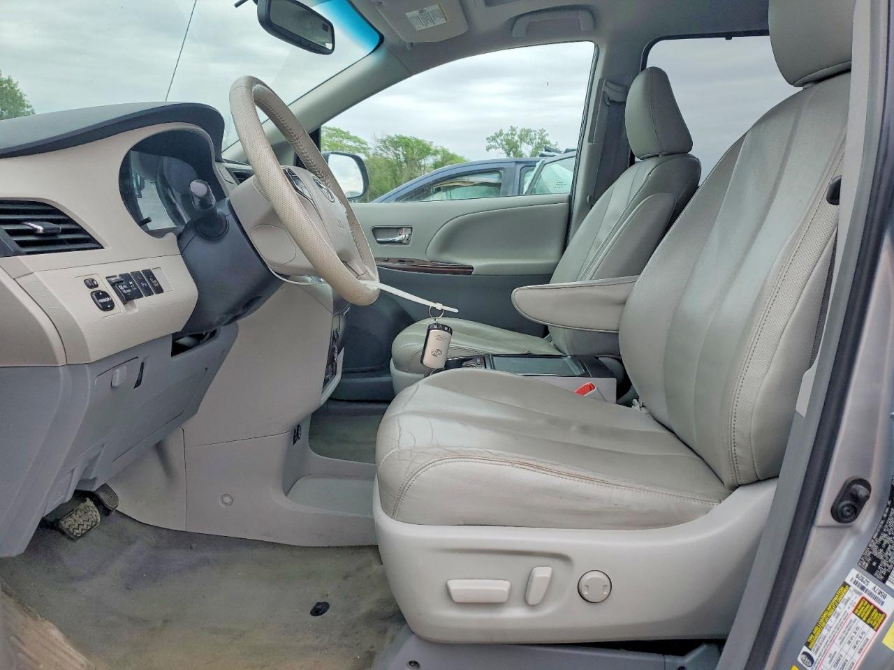2014 Toyota Sienna Xle 7-passenger Gray vin: 5TDDK3DC5ES078912
