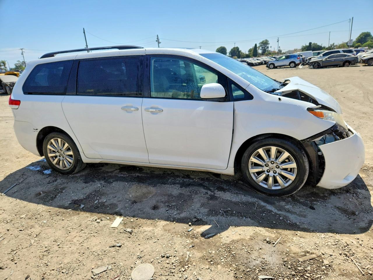 2014 Toyota Sienna Xle 7-passenger White vin: 5TDDK3DC5ES079297