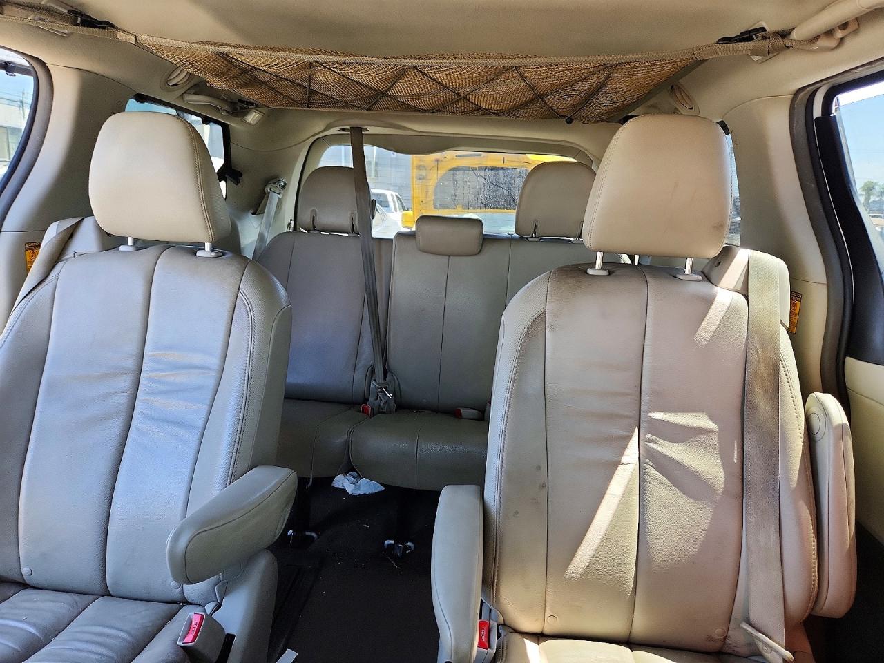2014 Toyota Sienna Xle 7-passenger White vin: 5TDDK3DC5ES079297