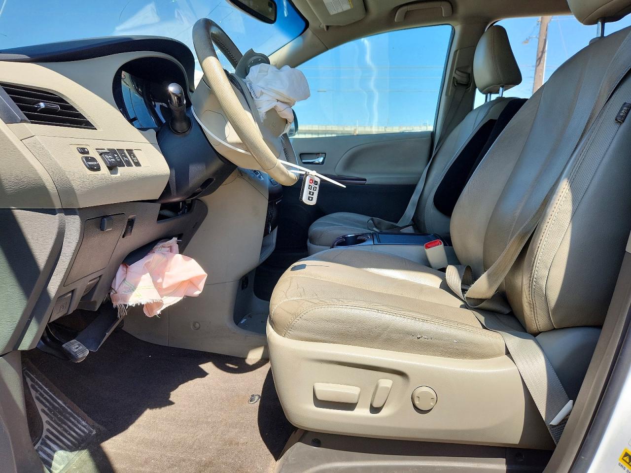 2014 Toyota Sienna Xle 7-passenger White vin: 5TDDK3DC5ES079297