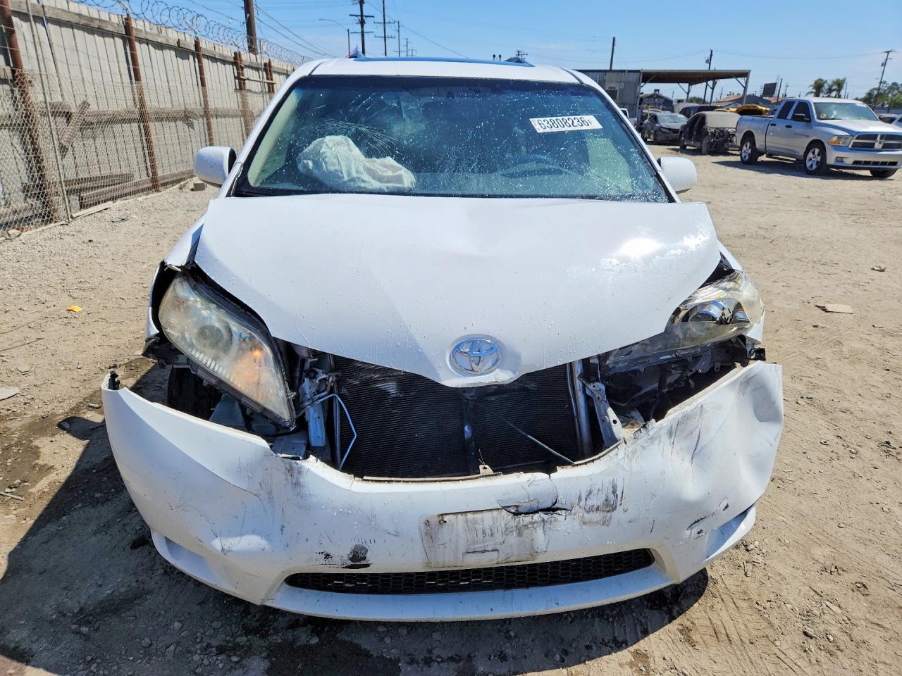2014 Toyota Sienna Xle 7-passenger White vin: 5TDDK3DC5ES079297