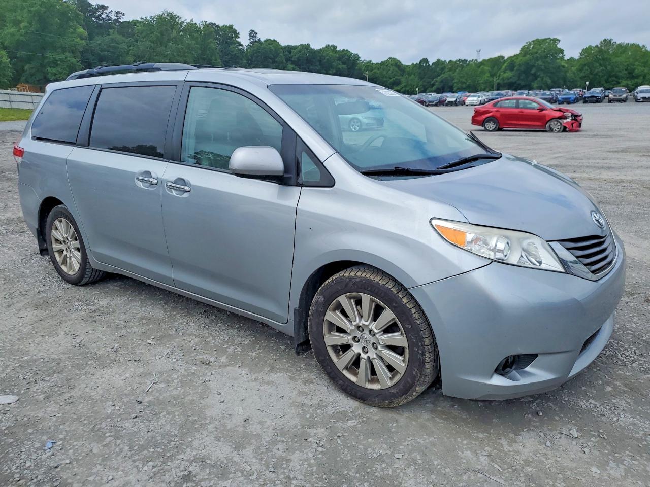 2014 Toyota Sienna Xle 7-passenger Silver vin: 5TDDK3DC5ES082281