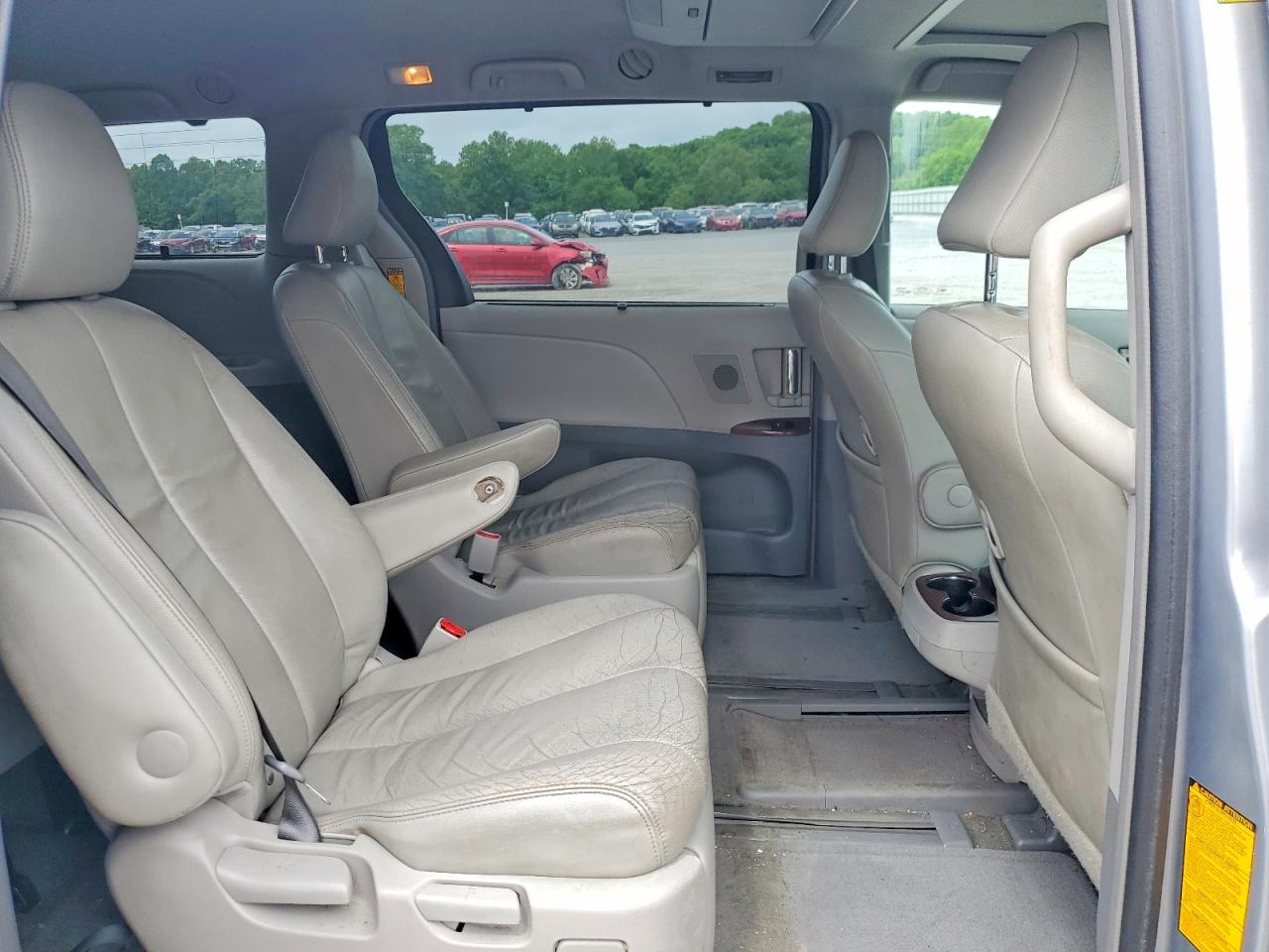 2014 Toyota Sienna Xle 7-passenger Silver vin: 5TDDK3DC5ES082281