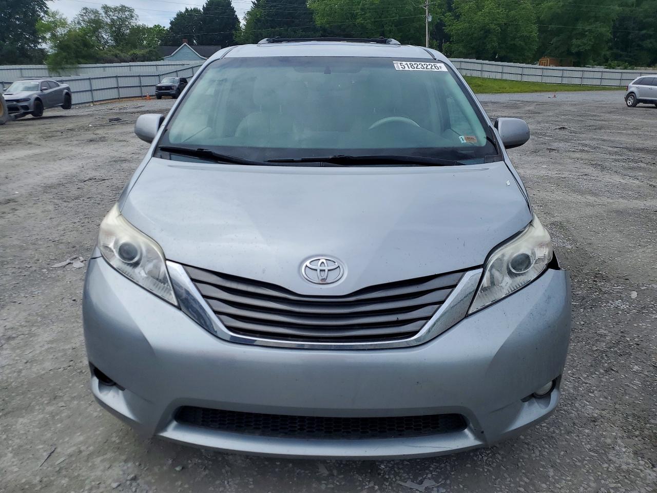2014 Toyota Sienna Xle 7-passenger Silver vin: 5TDDK3DC5ES082281