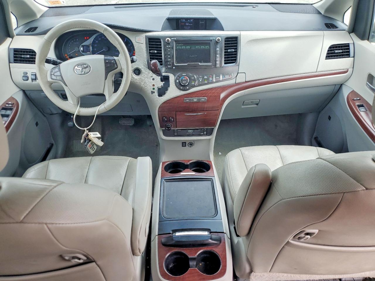2014 Toyota Sienna Xle 7-passenger Silver vin: 5TDDK3DC5ES082281