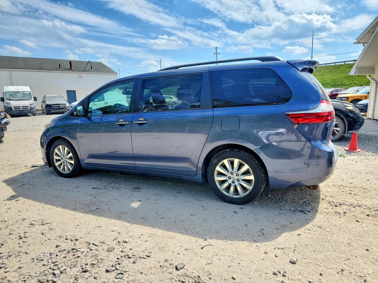 2015 Toyota Sienna Xle Premium 7-passenger Blue vin: 5TDDK3DC5FS095050