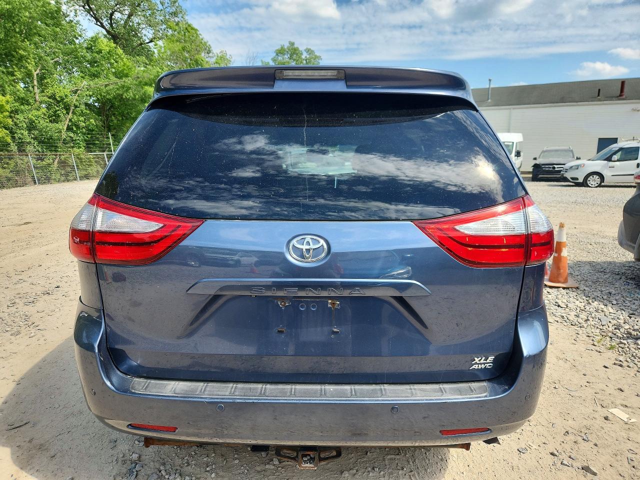 2015 Toyota Sienna Xle Premium 7-passenger Blue vin: 5TDDK3DC5FS095050