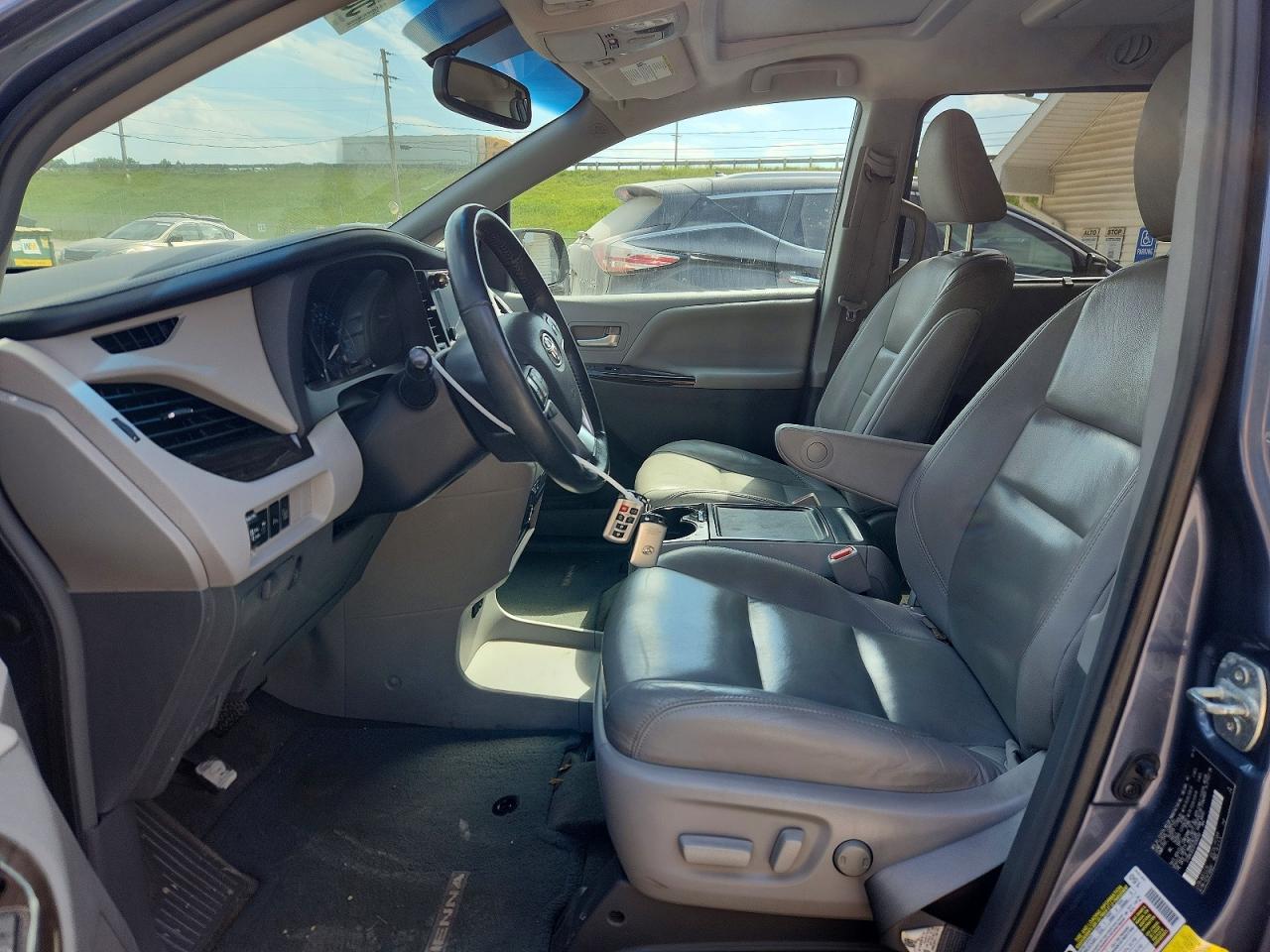 2015 Toyota Sienna Xle Premium 7-passenger Blue vin: 5TDDK3DC5FS095050