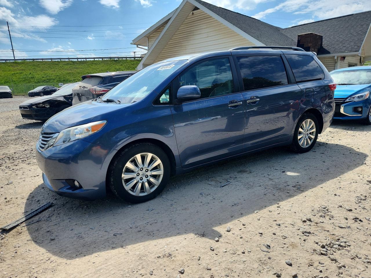 2015 Toyota Sienna Xle Premium 7-passenger Blue vin: 5TDDK3DC5FS095050