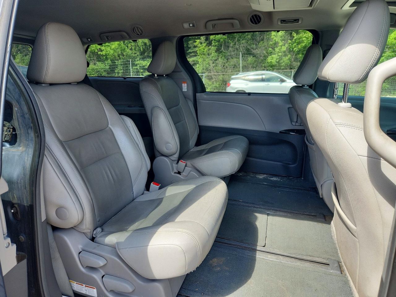 2015 Toyota Sienna Xle Premium 7-passenger Blue vin: 5TDDK3DC5FS095050