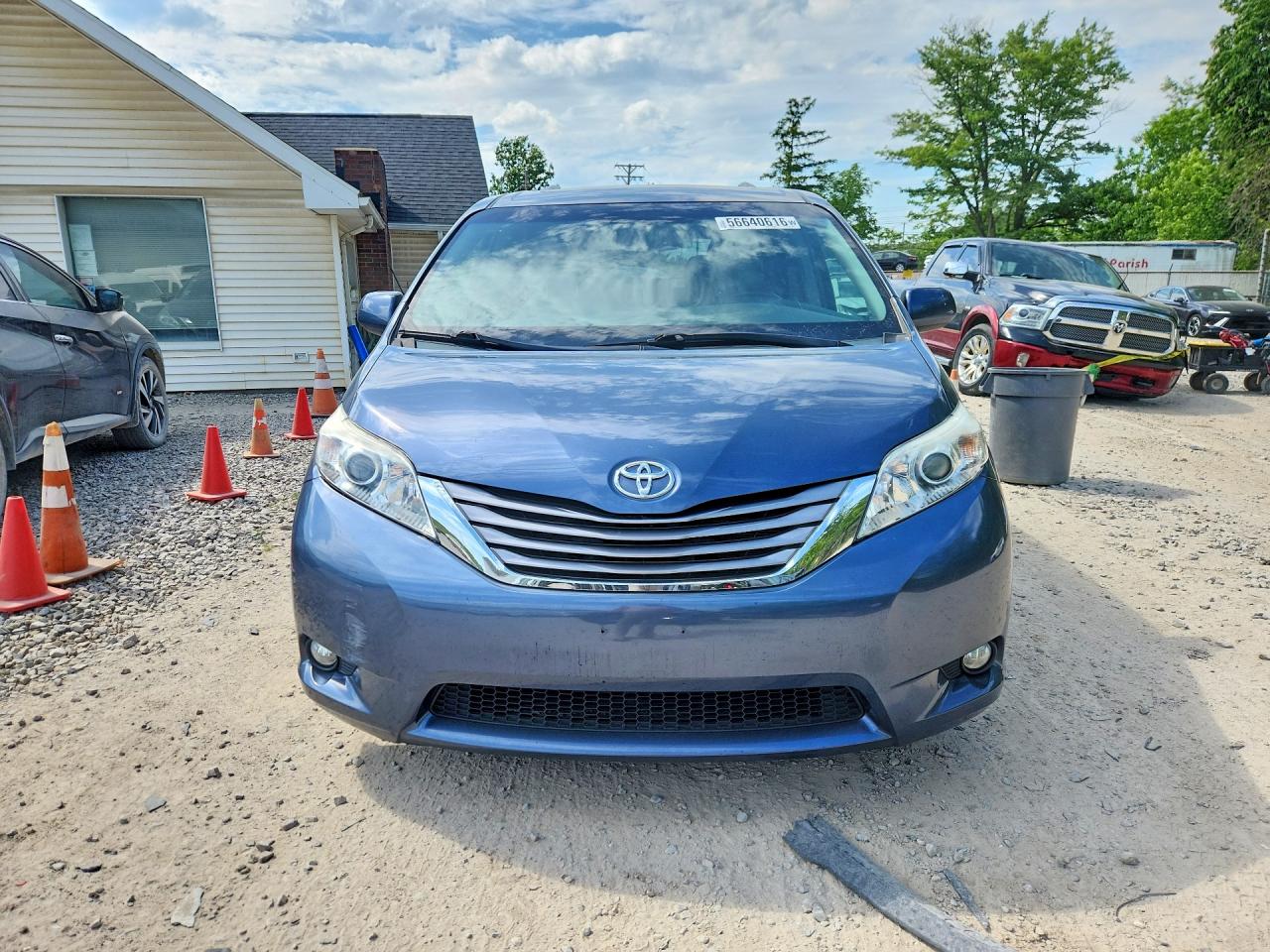 2015 Toyota Sienna Xle Premium 7-passenger Blue vin: 5TDDK3DC5FS095050