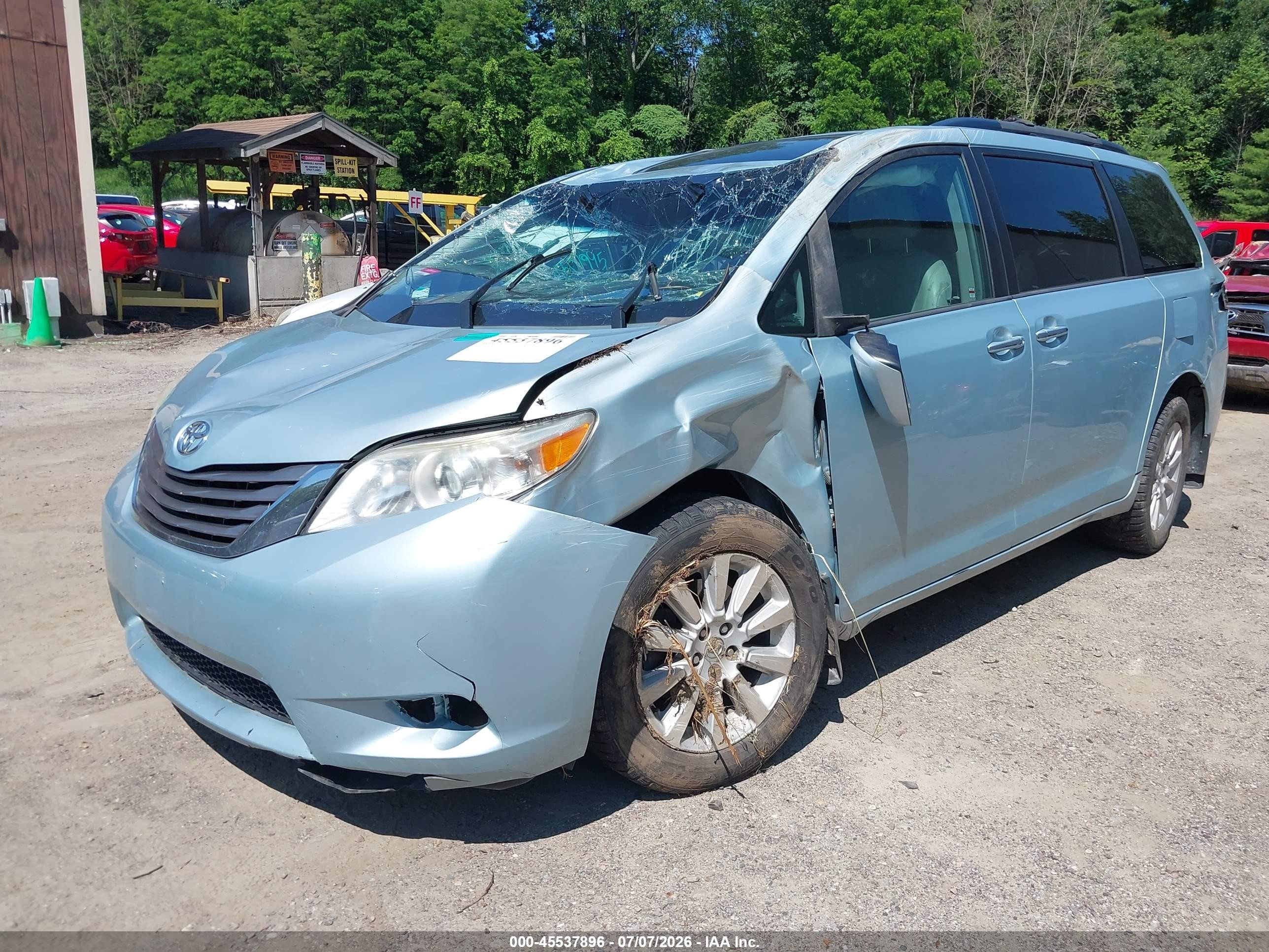 2015 Toyota Sienna Xle 7 Passenger Light Blue vin: 5TDDK3DC5FS098160