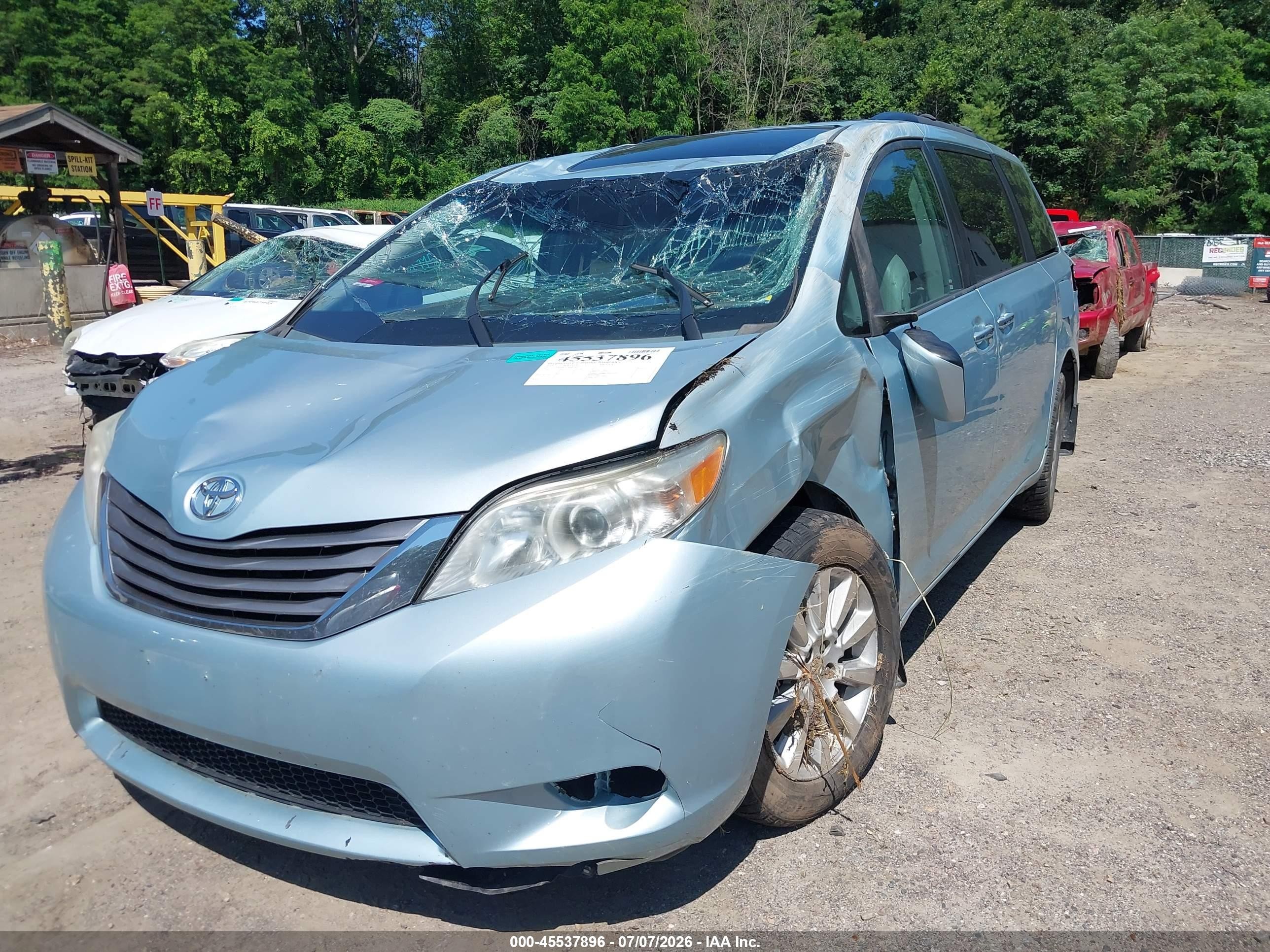 2015 Toyota Sienna Xle 7 Passenger Light Blue vin: 5TDDK3DC5FS098160