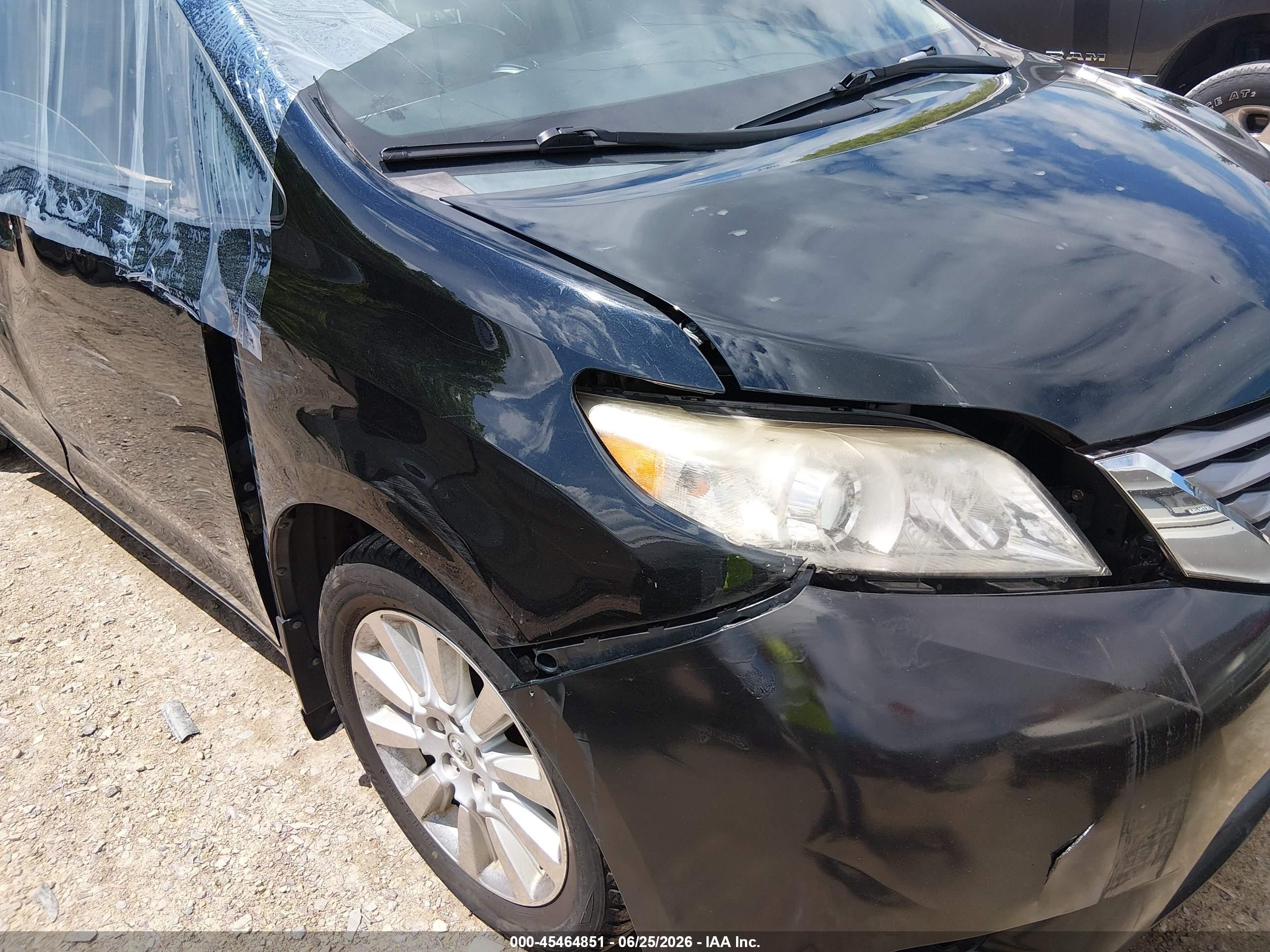 2015 Toyota Sienna Xle 7 Passenger Black vin: 5TDDK3DC5FS103907