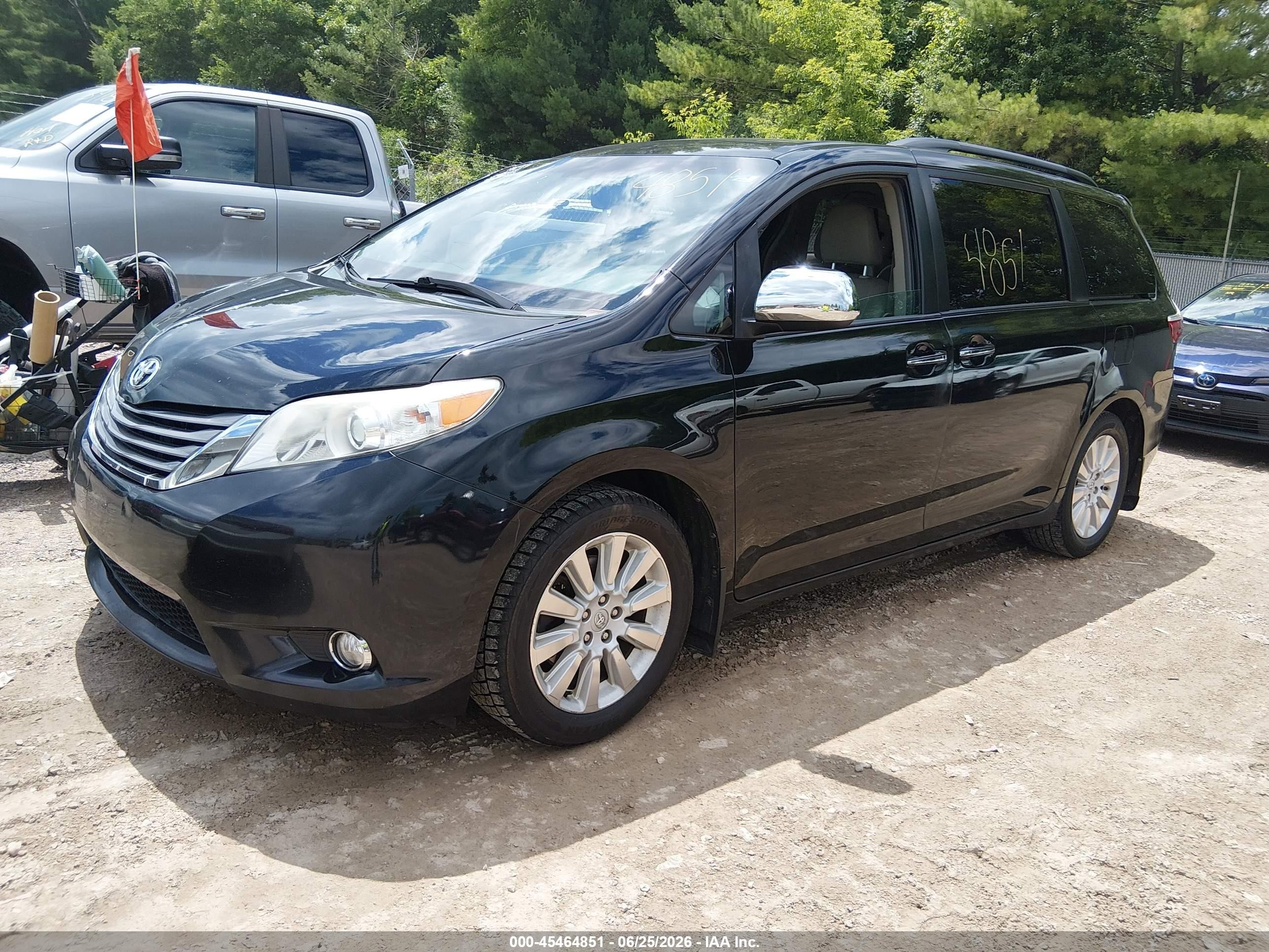 2015 Toyota Sienna Xle 7 Passenger Black vin: 5TDDK3DC5FS103907