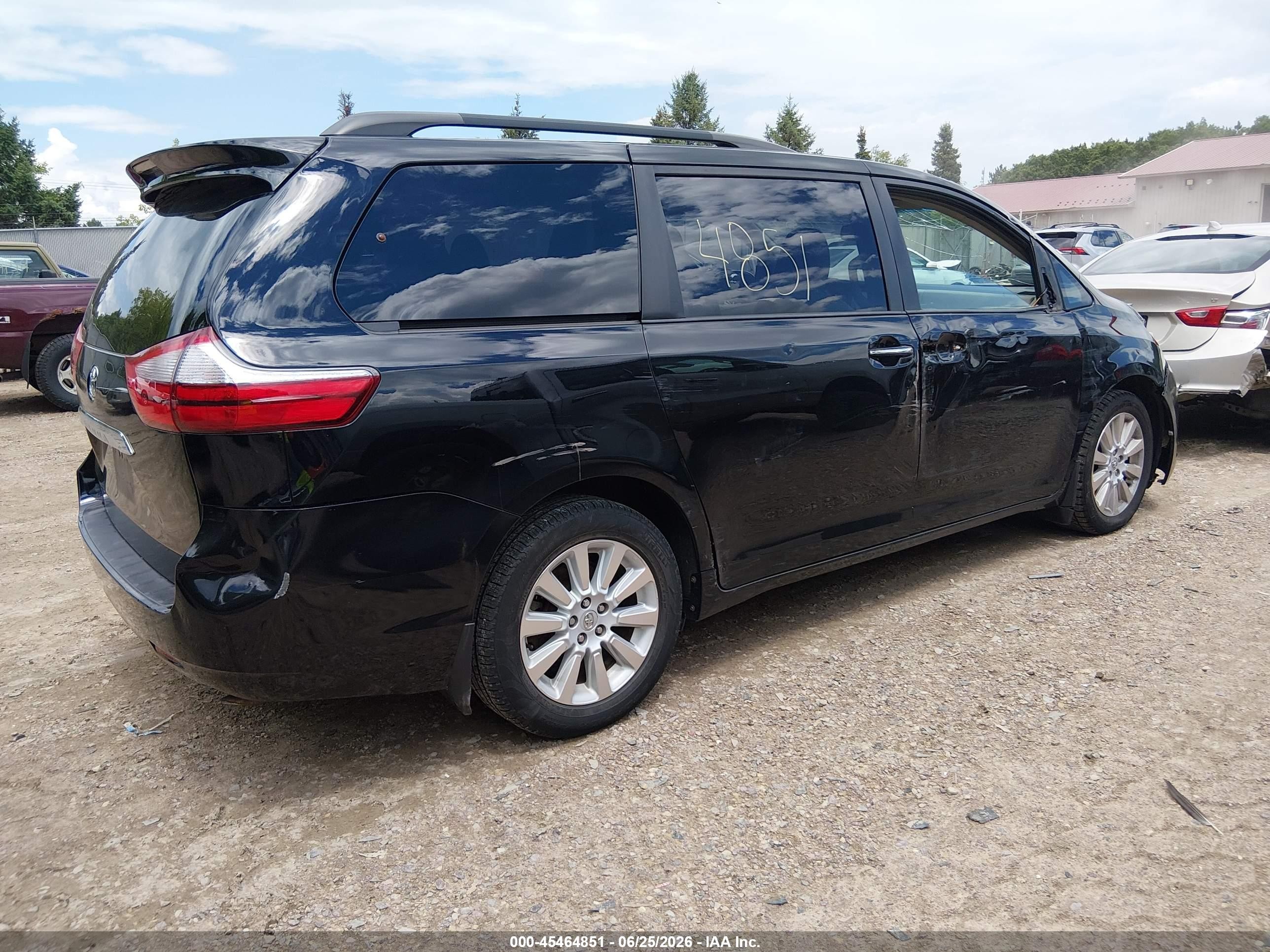 2015 Toyota Sienna Xle 7 Passenger Black vin: 5TDDK3DC5FS103907