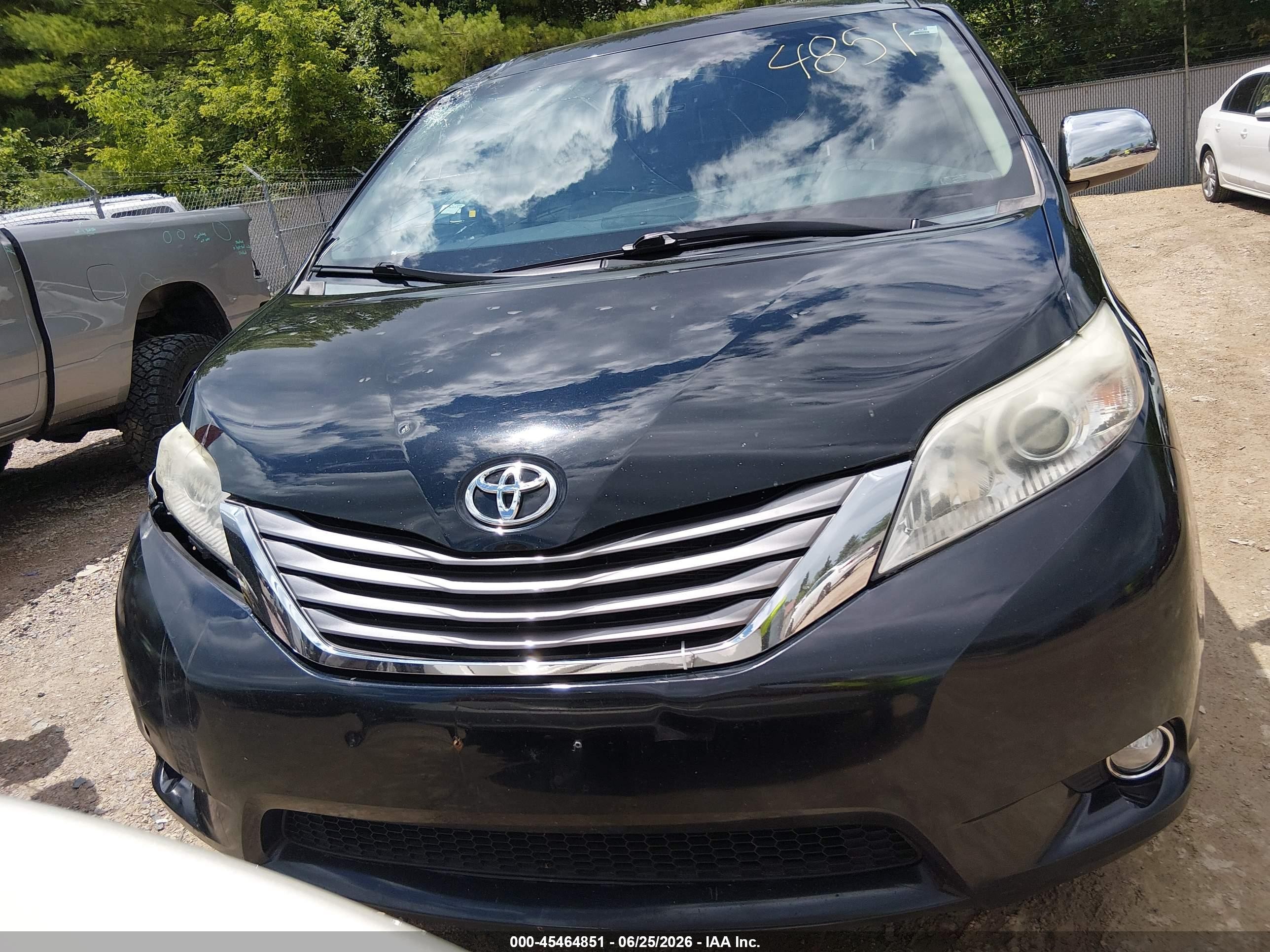 2015 Toyota Sienna Xle 7 Passenger Black vin: 5TDDK3DC5FS103907