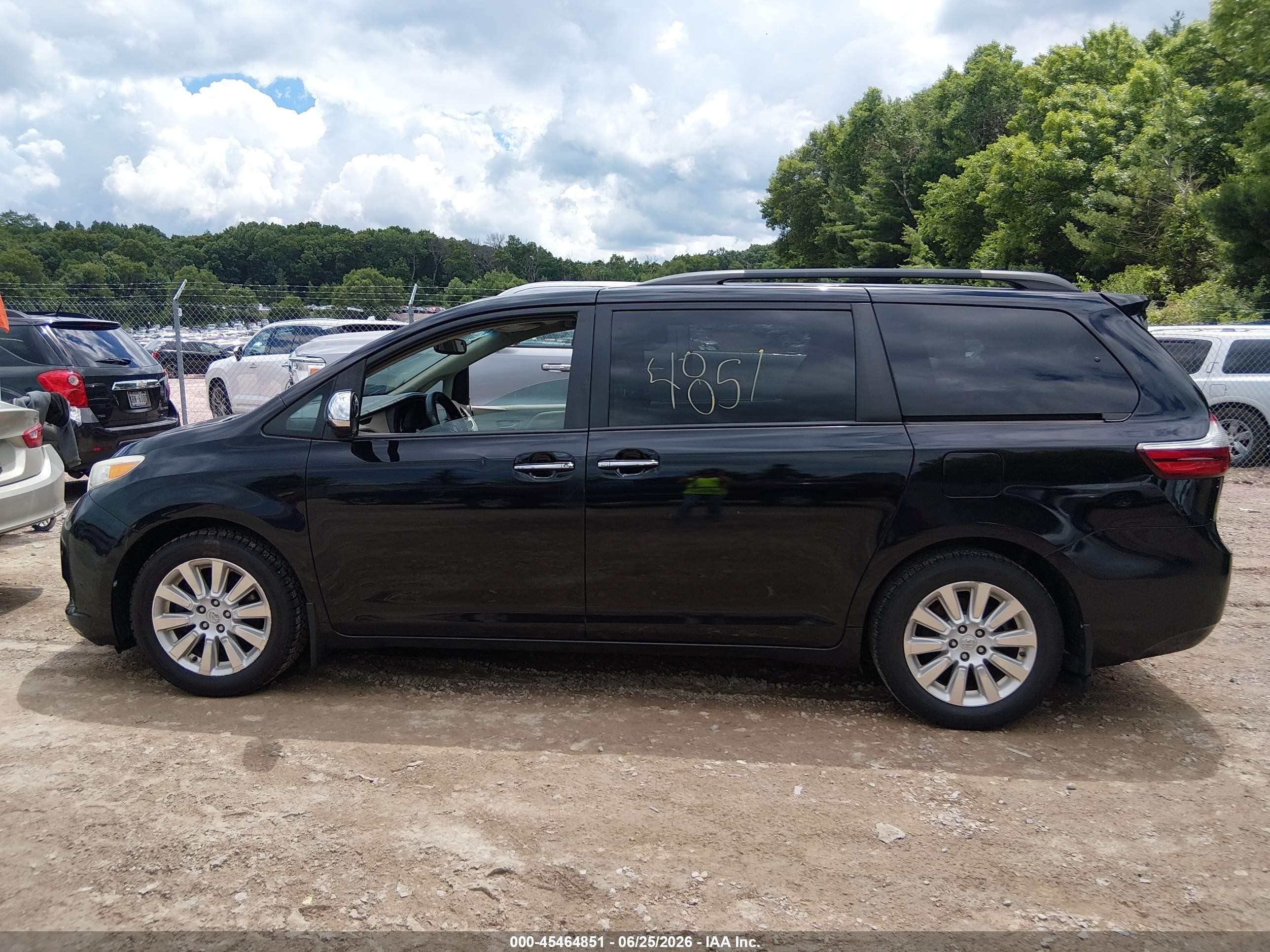 2015 Toyota Sienna Xle 7 Passenger Black vin: 5TDDK3DC5FS103907
