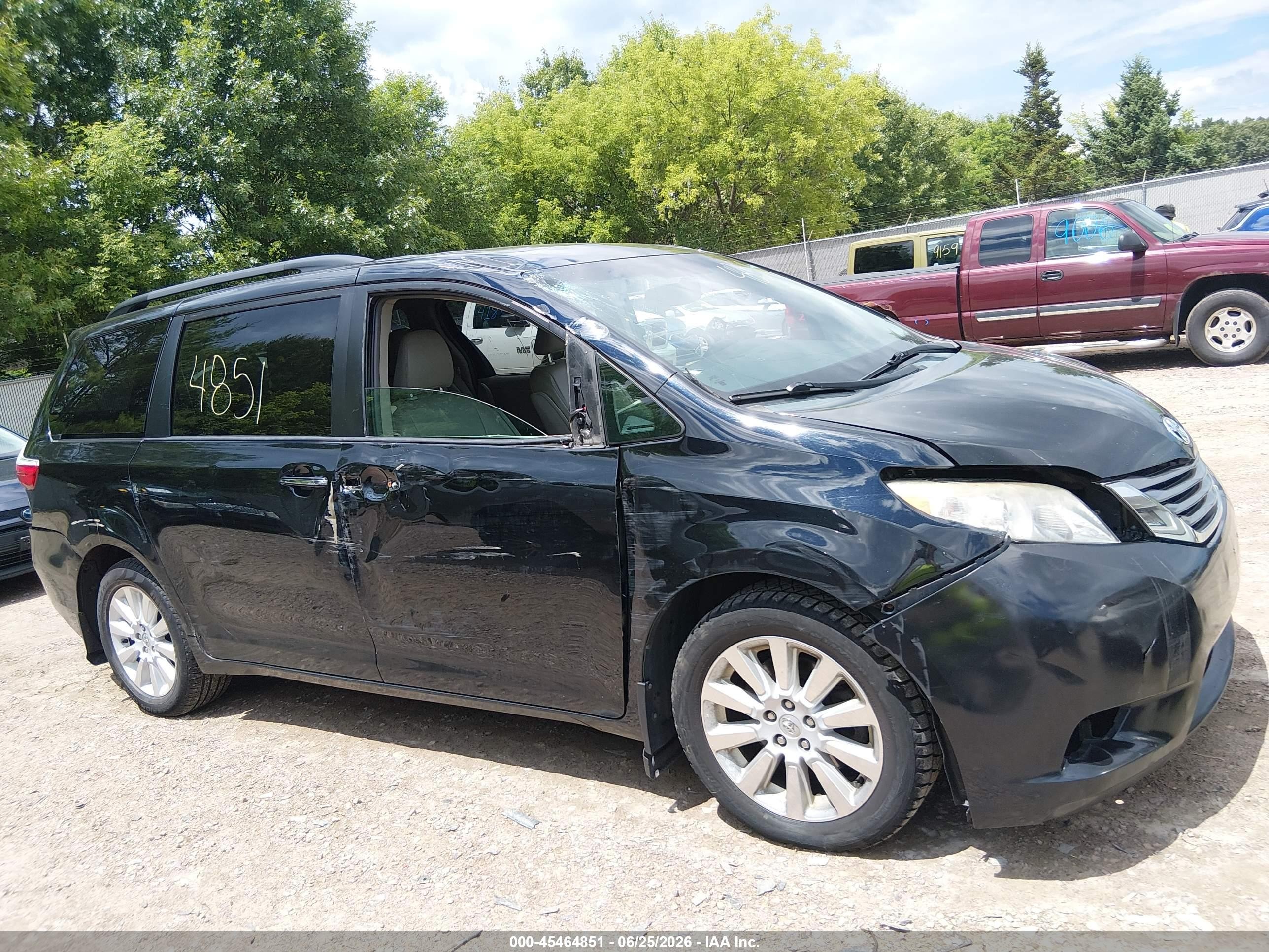2015 Toyota Sienna Xle 7 Passenger Black vin: 5TDDK3DC5FS103907