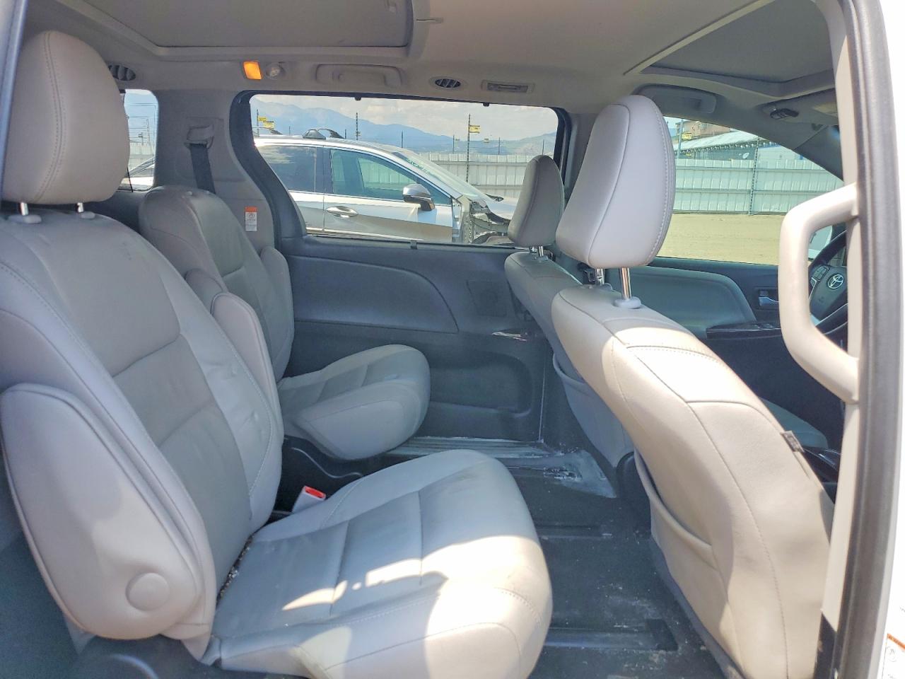 2015 Toyota Sienna Limited 7-passenger Белый vin: 5TDDK3DC5FS105091