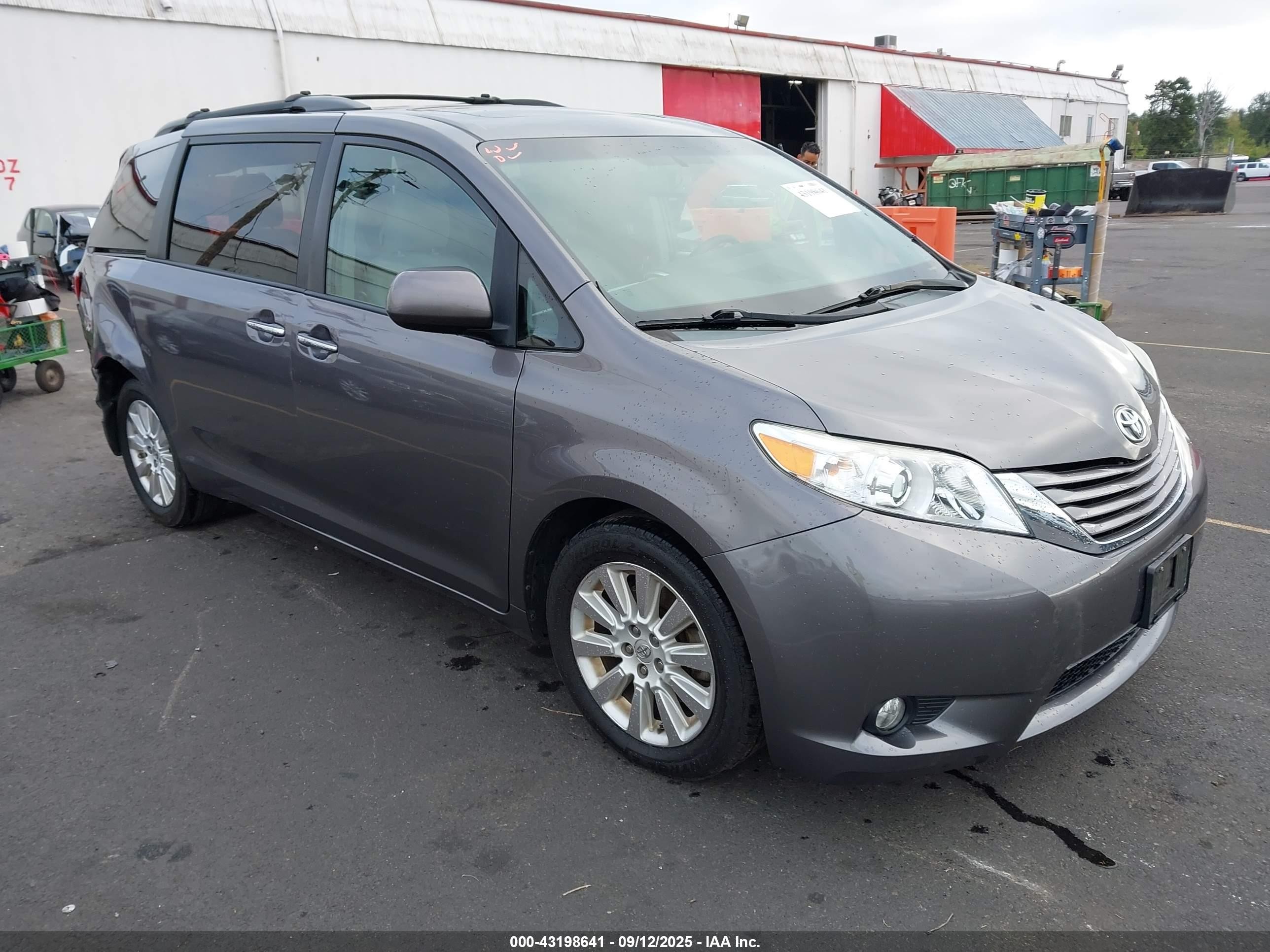 2015 Toyota Sienna Xle Premium 7 Passenger Gray vin: 5TDDK3DC5FS114485