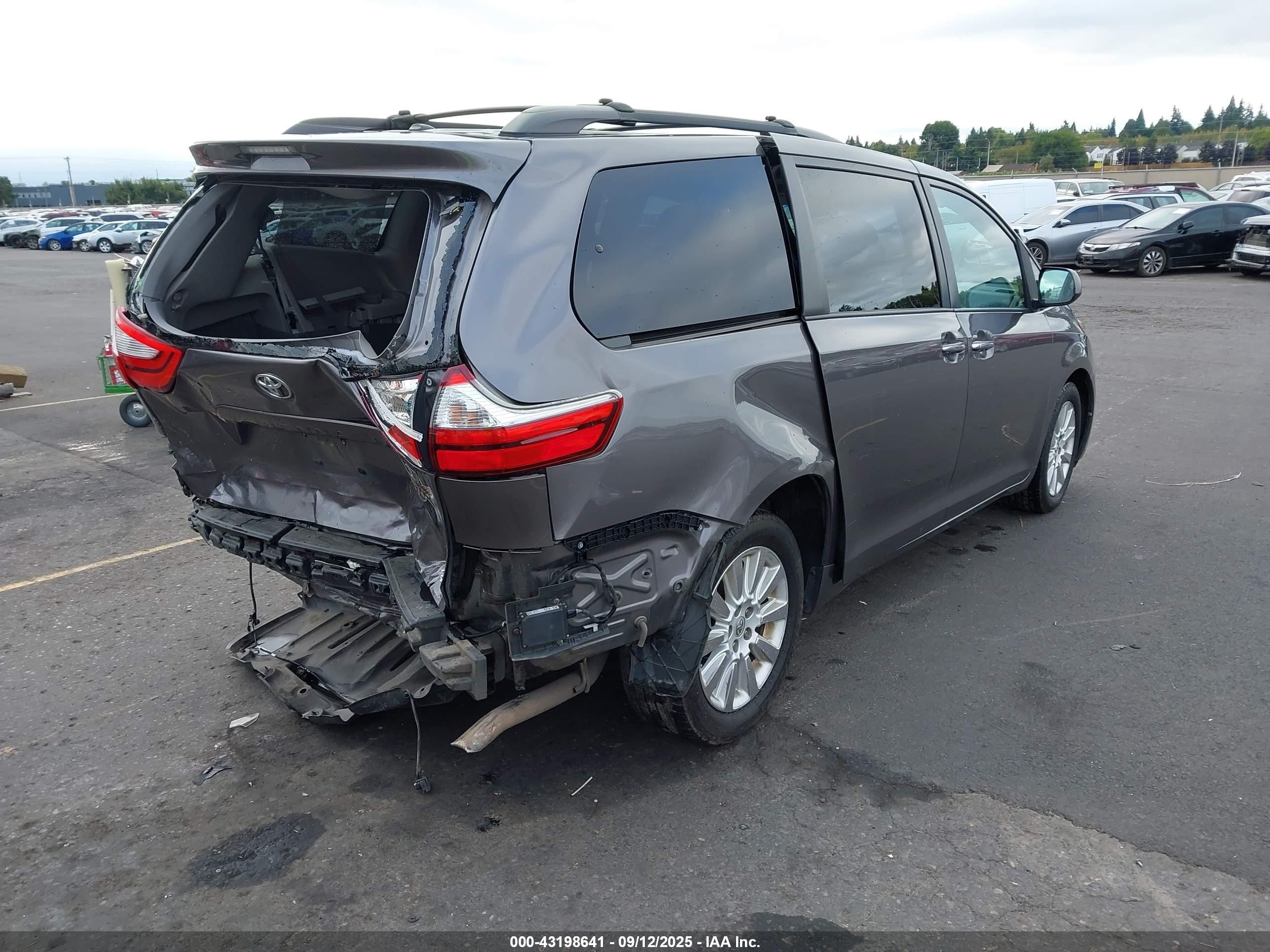 2015 Toyota Sienna Xle Premium 7 Passenger Gray vin: 5TDDK3DC5FS114485