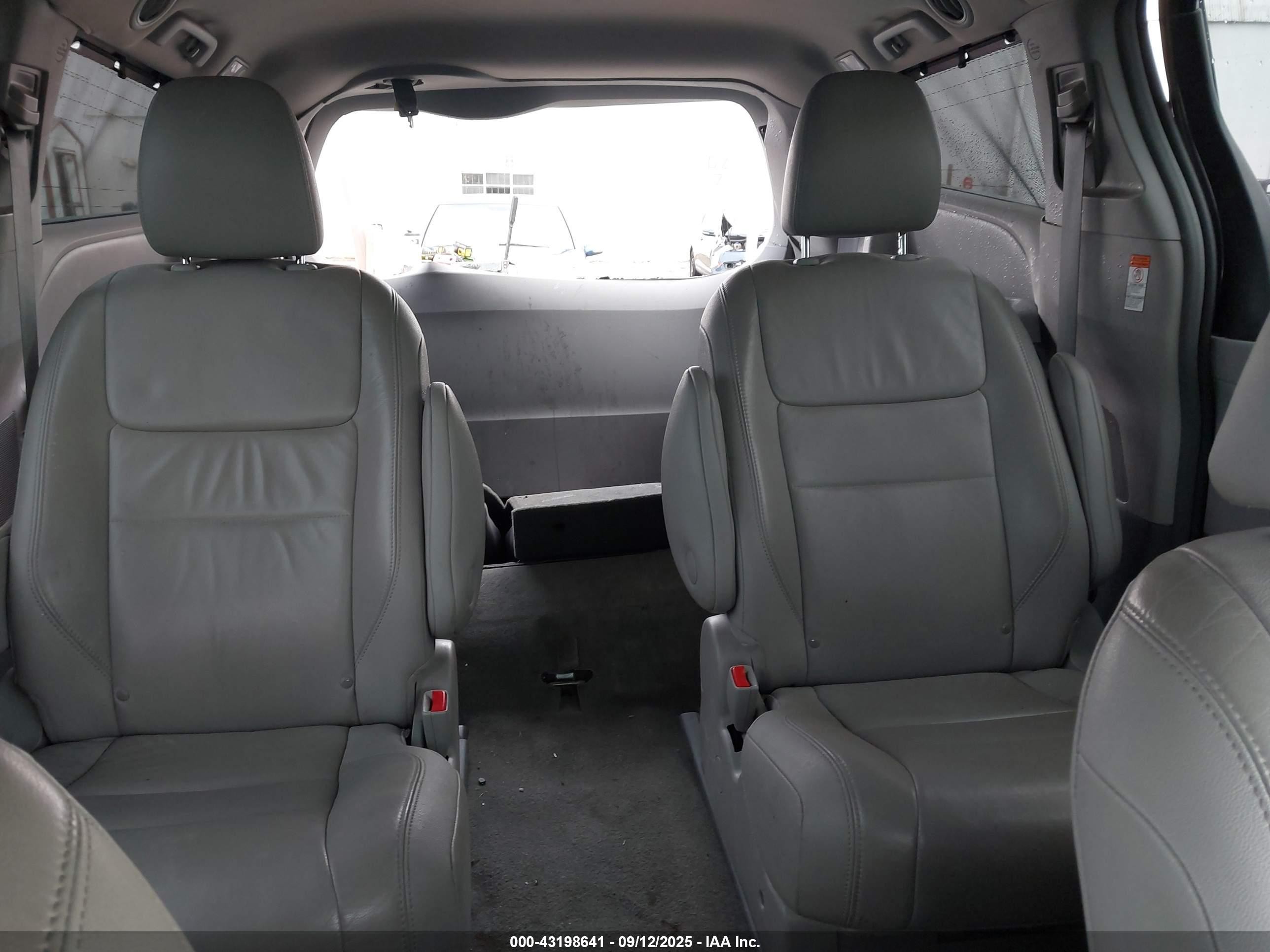 2015 Toyota Sienna Xle Premium 7 Passenger Gray vin: 5TDDK3DC5FS114485