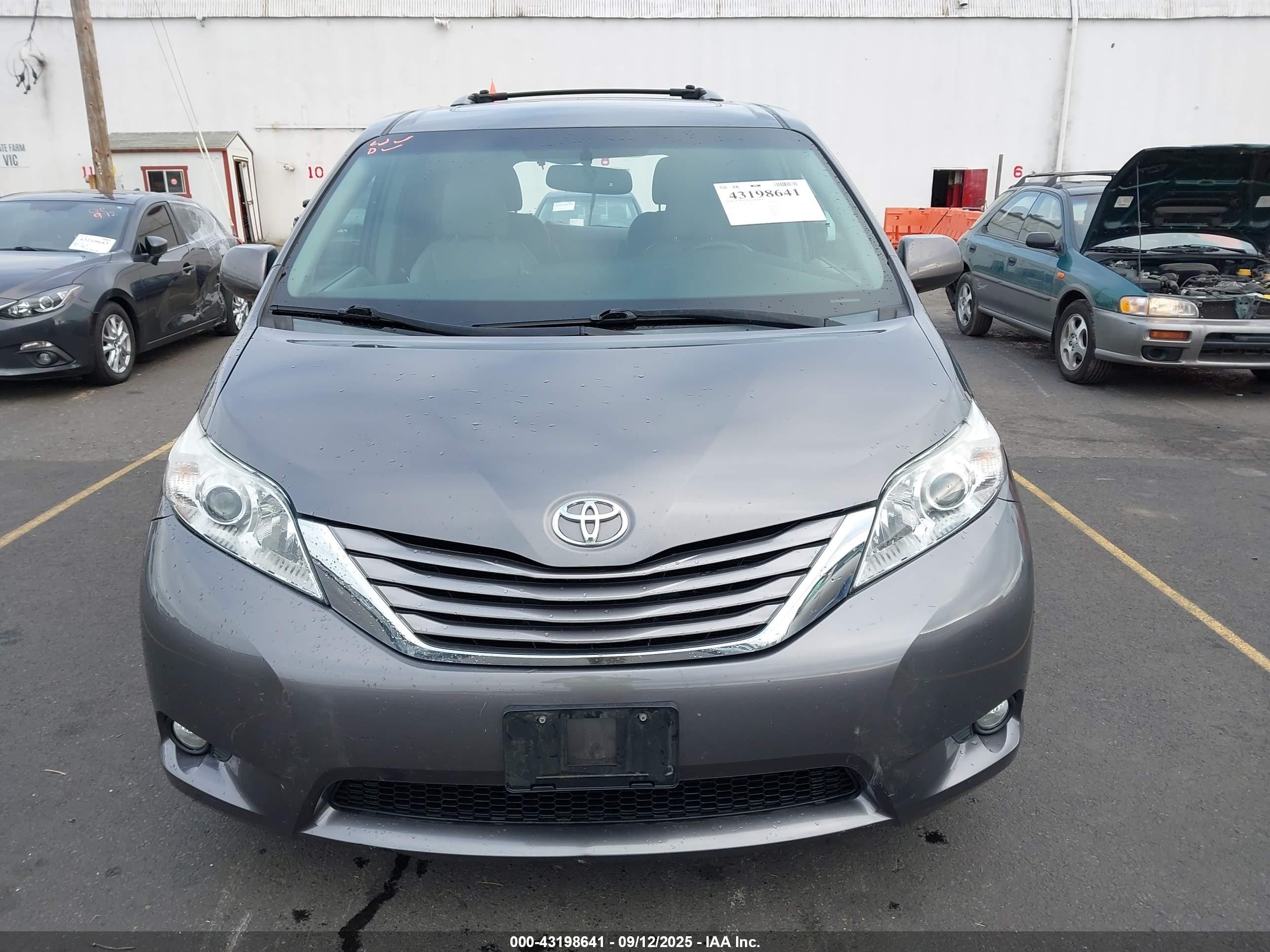 2015 Toyota Sienna Xle Premium 7 Passenger Gray vin: 5TDDK3DC5FS114485