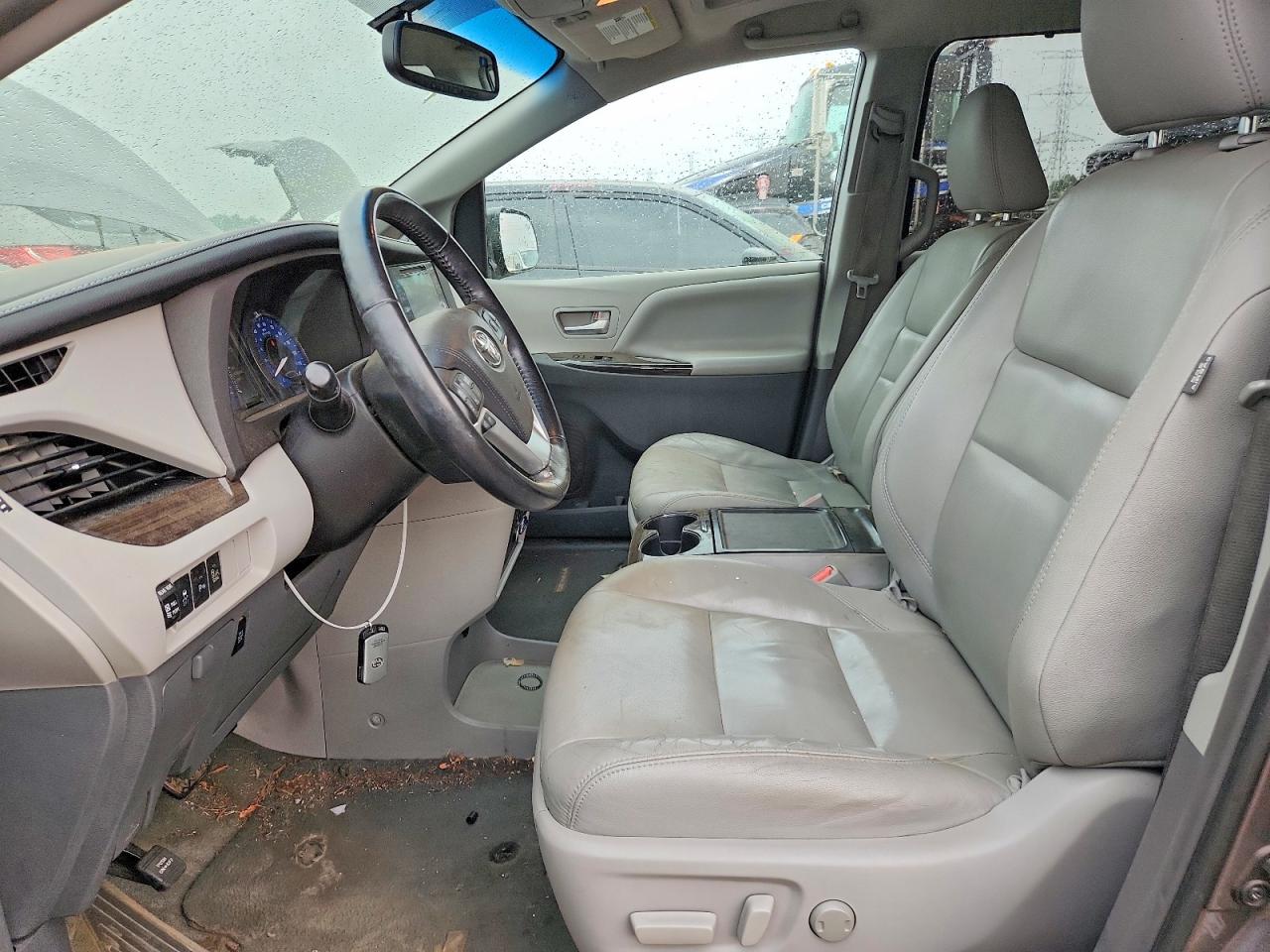 2015 Toyota Sienna Xle 7-passenger Серый vin: 5TDDK3DC5FS118133