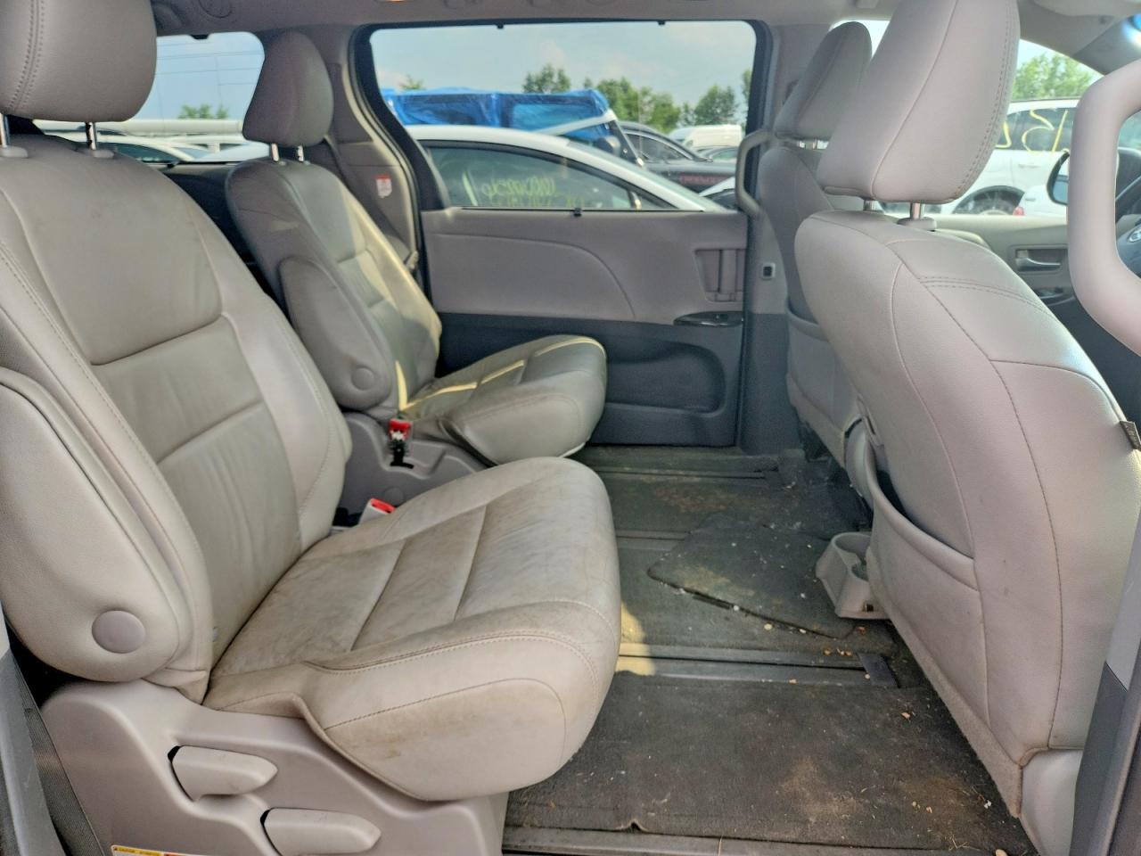 2015 Toyota Sienna Xle 7-passenger Серый vin: 5TDDK3DC5FS118133