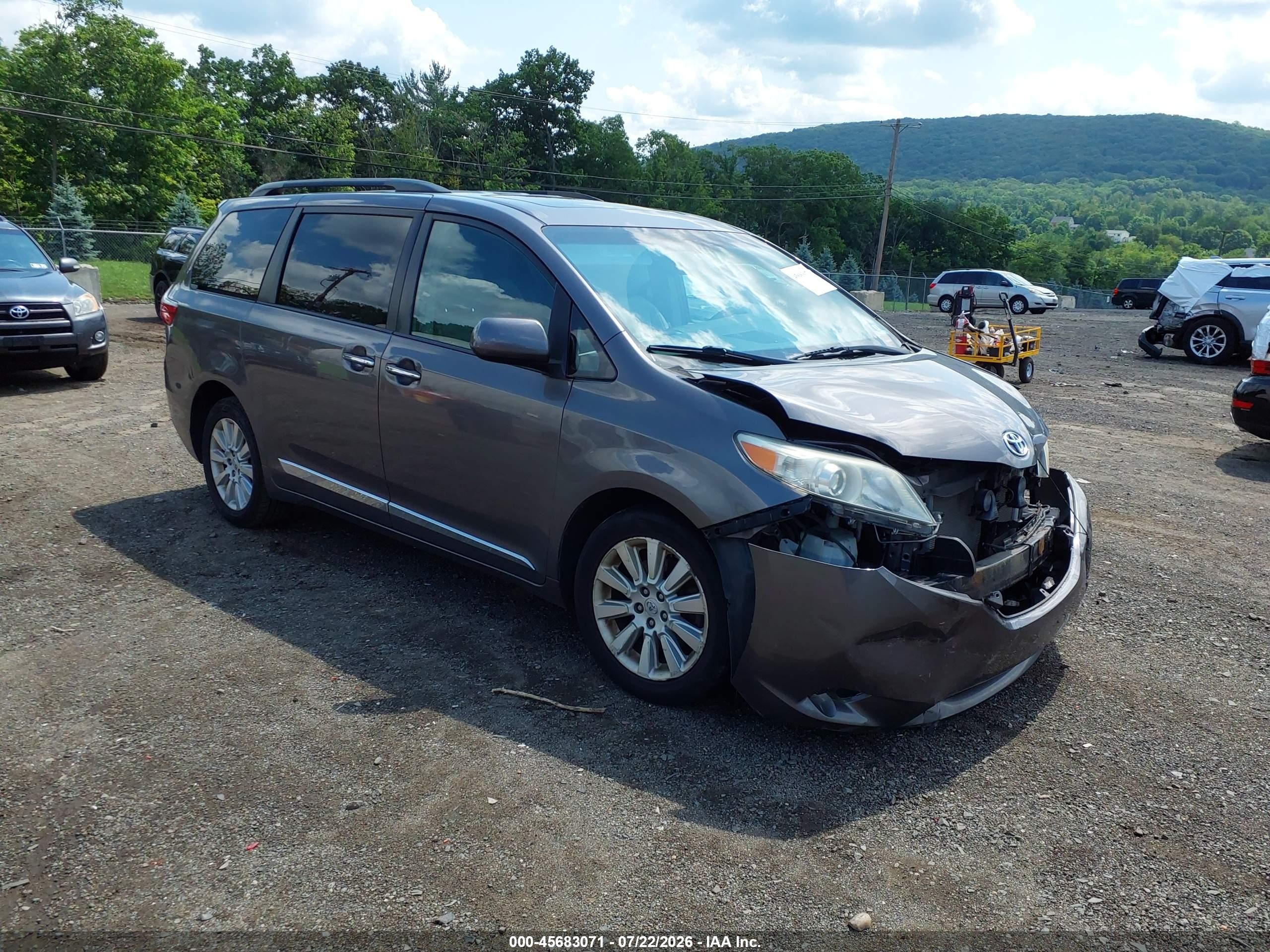 2015 Toyota Sienna Xle Premium 7 Passenger Gray vin: 5TDDK3DC5FS122280