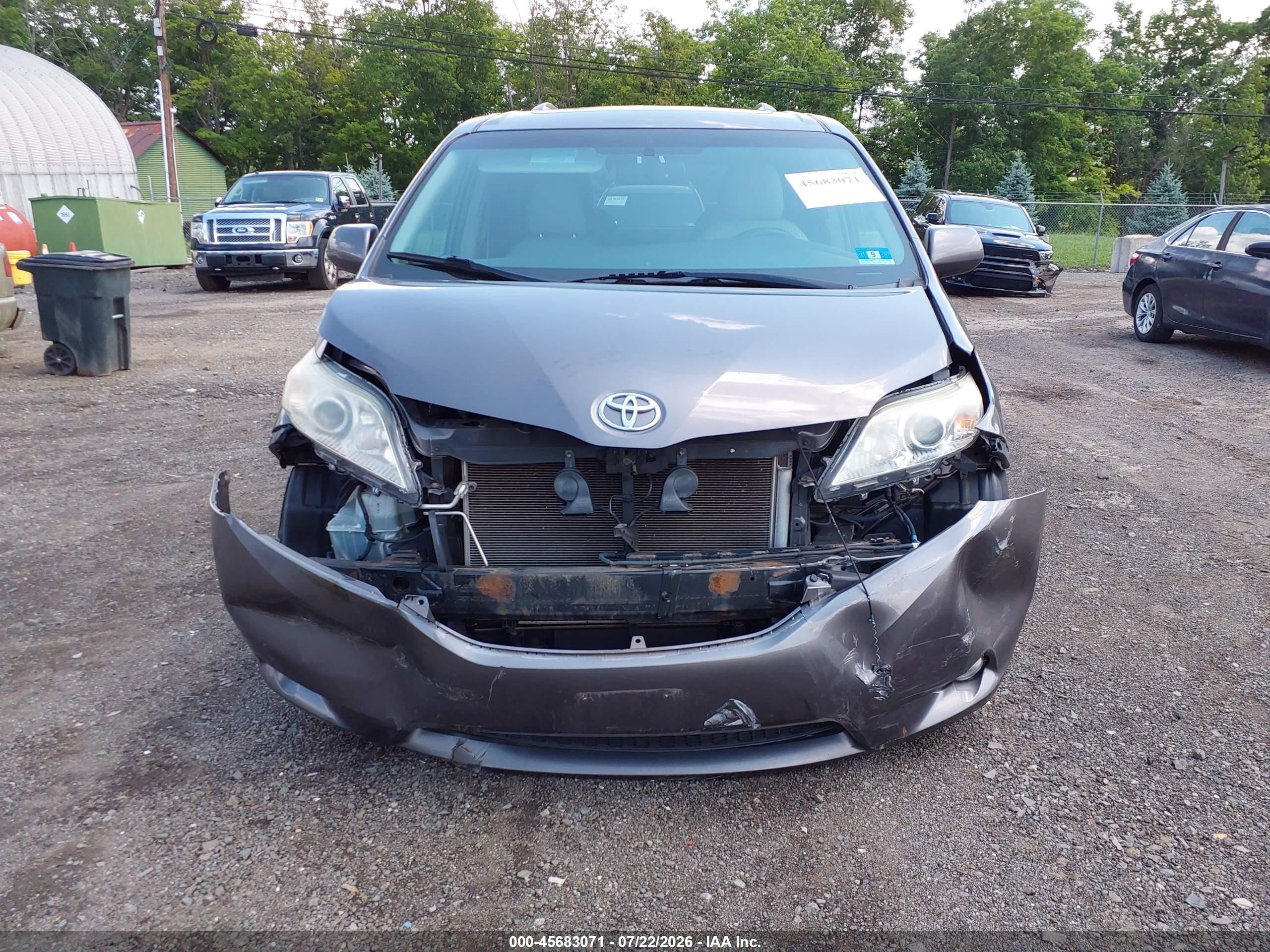 2015 Toyota Sienna Xle Premium 7 Passenger Gray vin: 5TDDK3DC5FS122280